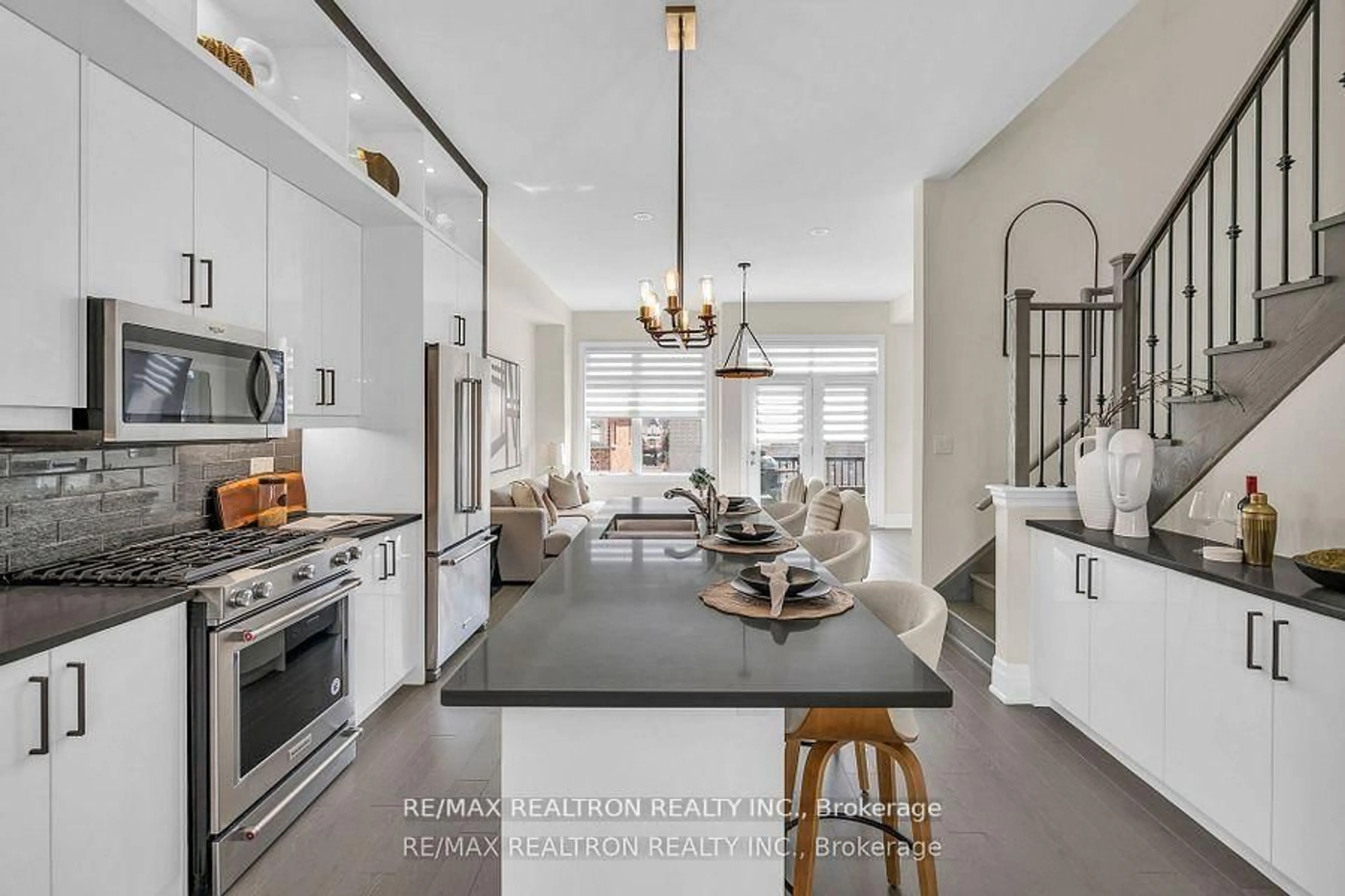 Open concept kitchen, ceramic/tile floor for 178 Golden Tr, Vaughan Ontario L6A 5A1