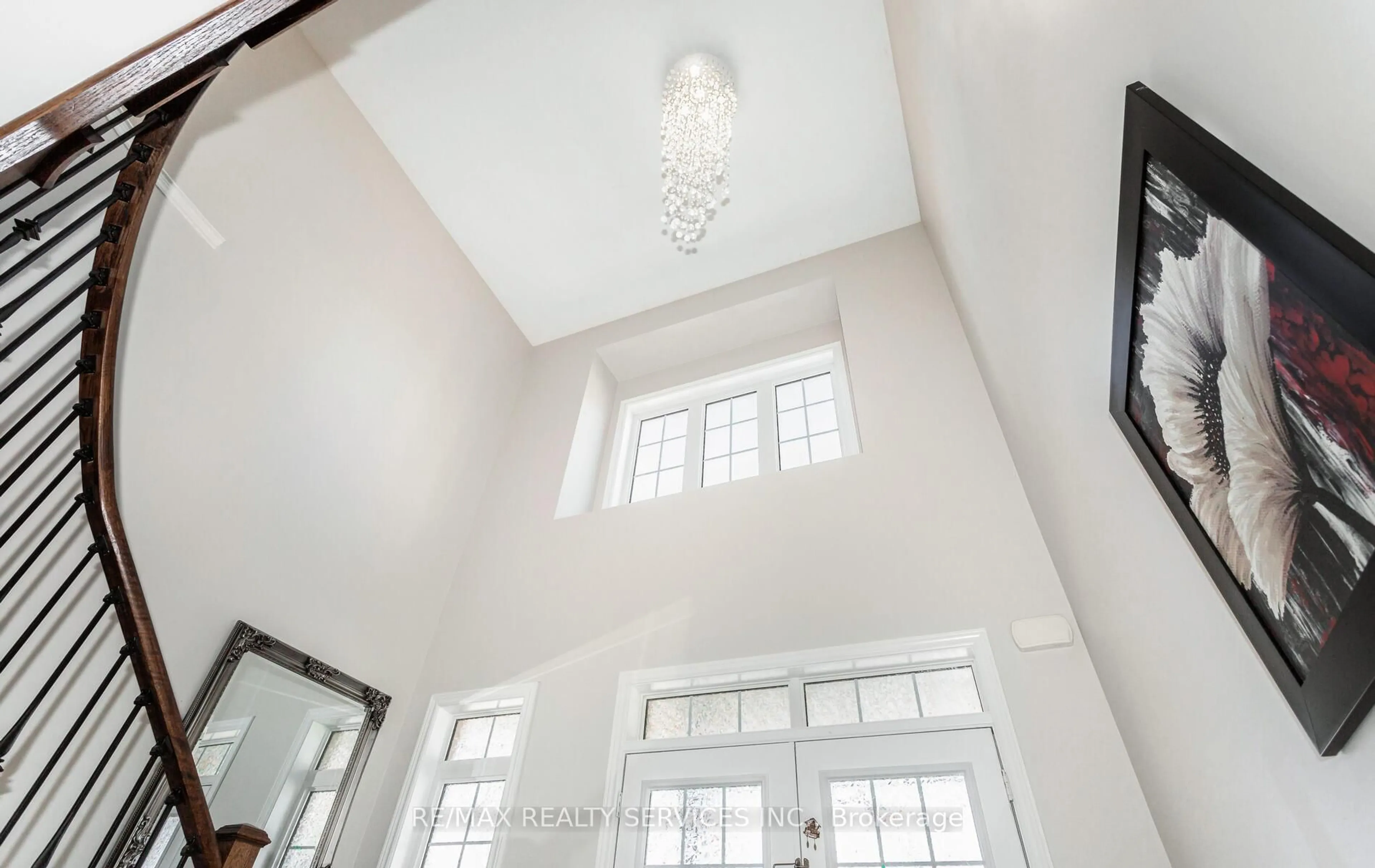Indoor foyer for 153 Algoma Dr, Vaughan Ontario L4H 4H1