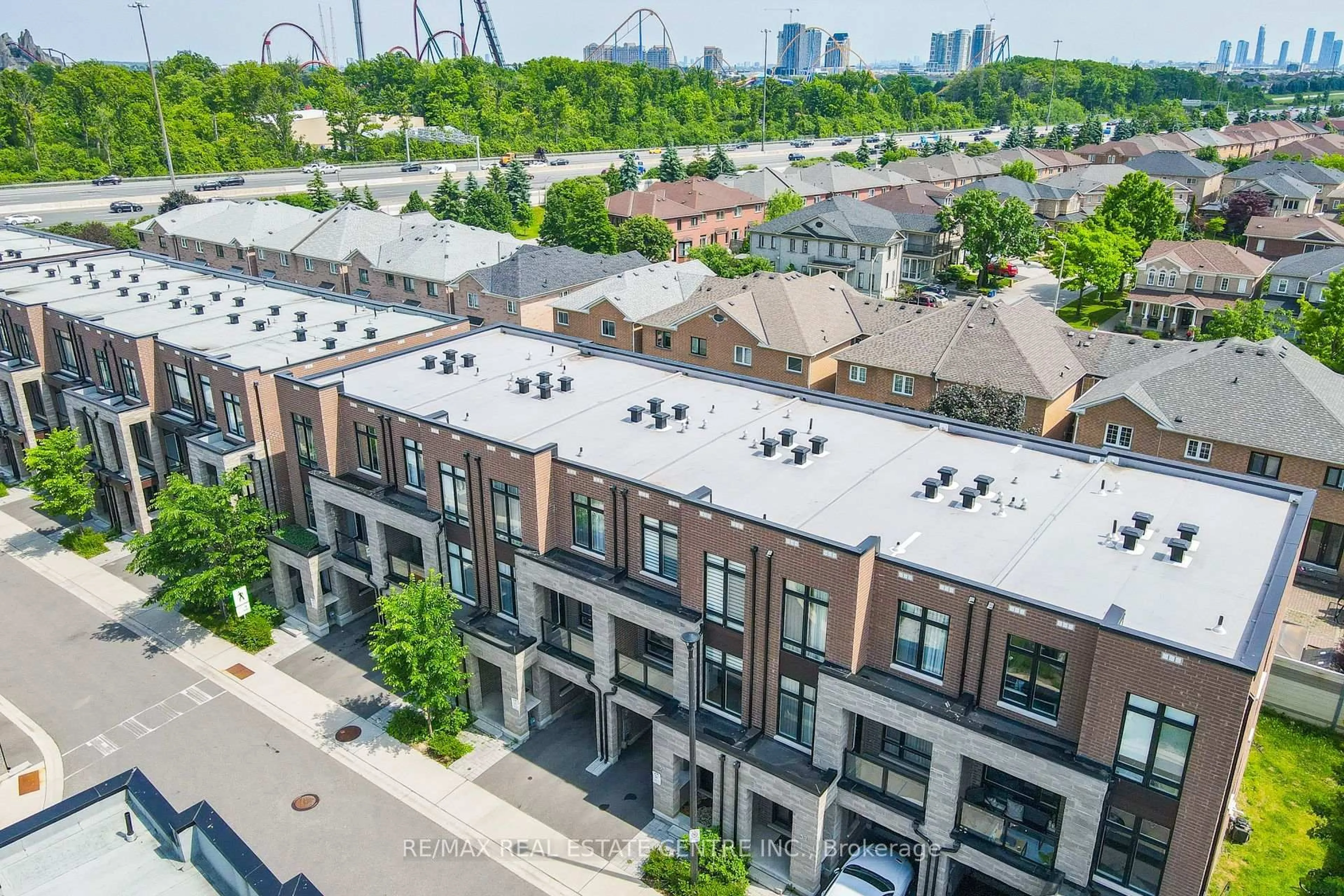 A pic from outside/outdoor area/front of a property/back of a property/a pic from drone, city buildings view from balcony for 53 Benoit St, Vaughan Ontario L4H 4R3