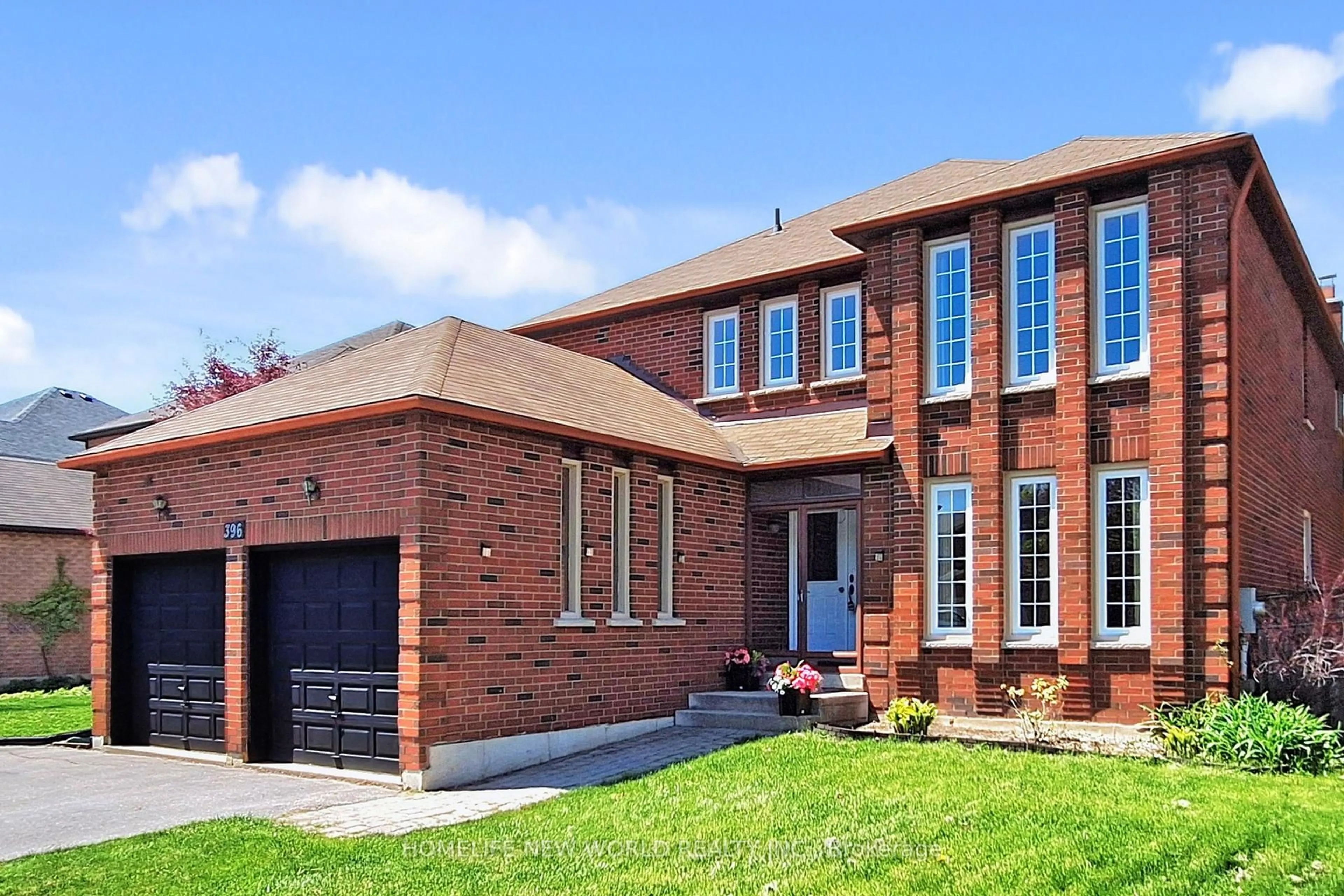 Home with brick exterior material, street for 396 Dorchester St, Newmarket Ontario L3Y 7Z3