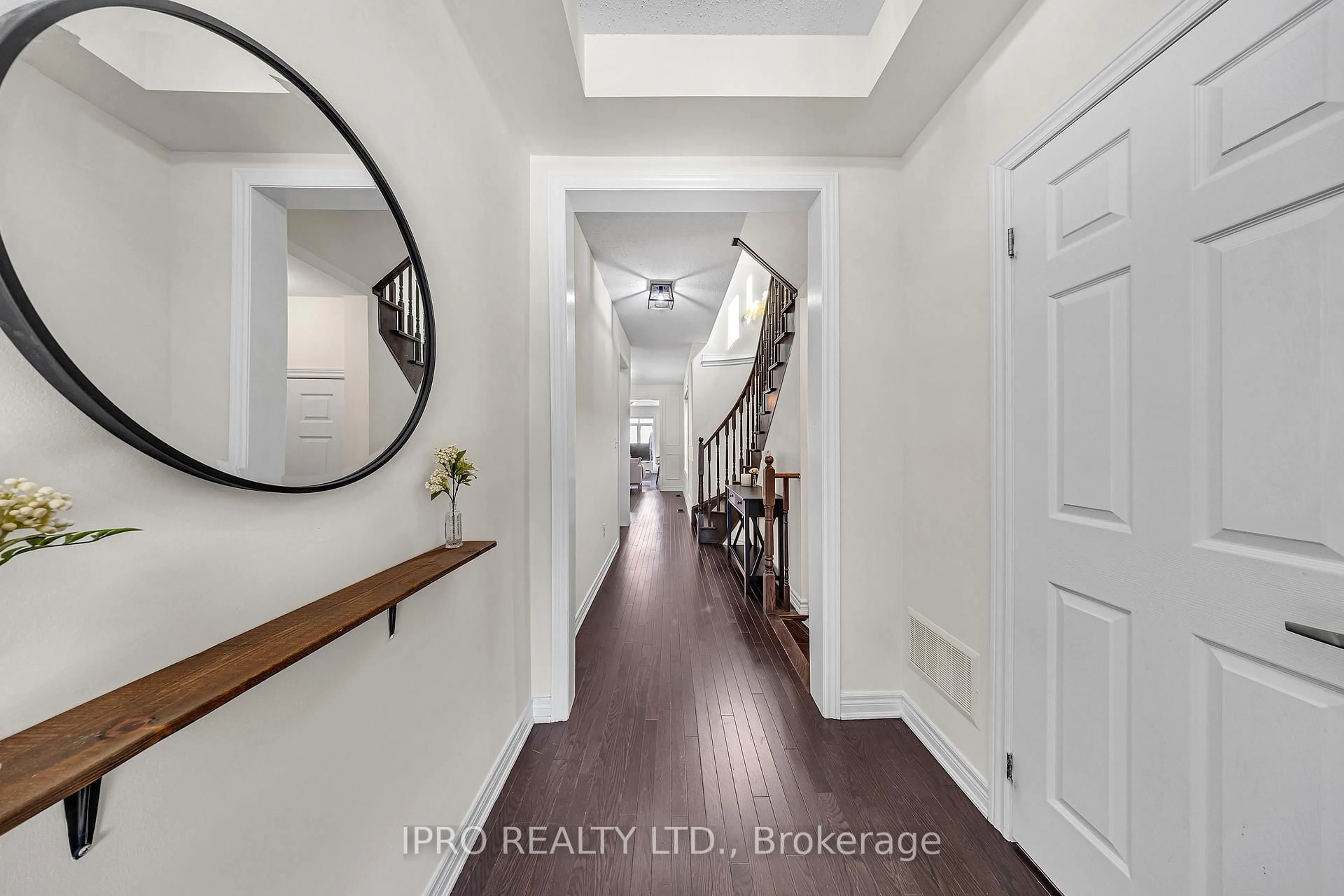Indoor entryway for 4 Titan Tr, Markham Ontario L3S 0E2