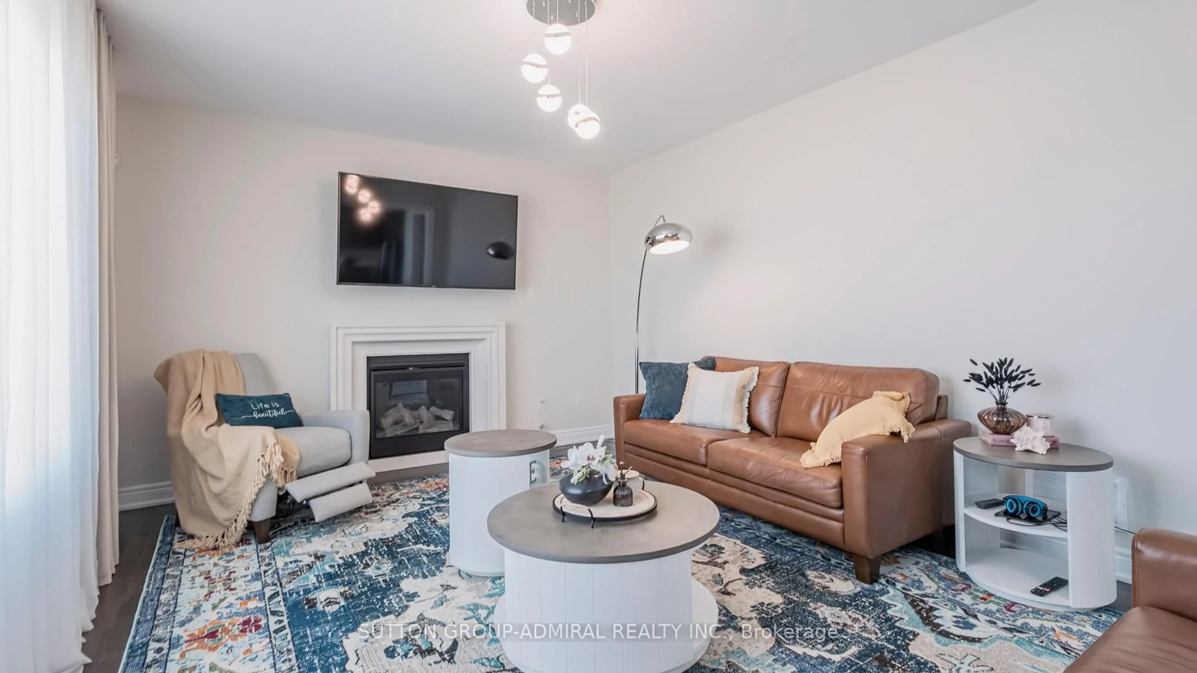 Living room with furniture, unknown for 65 Strathgreen Lane, Georgina Ontario L4P 0E9