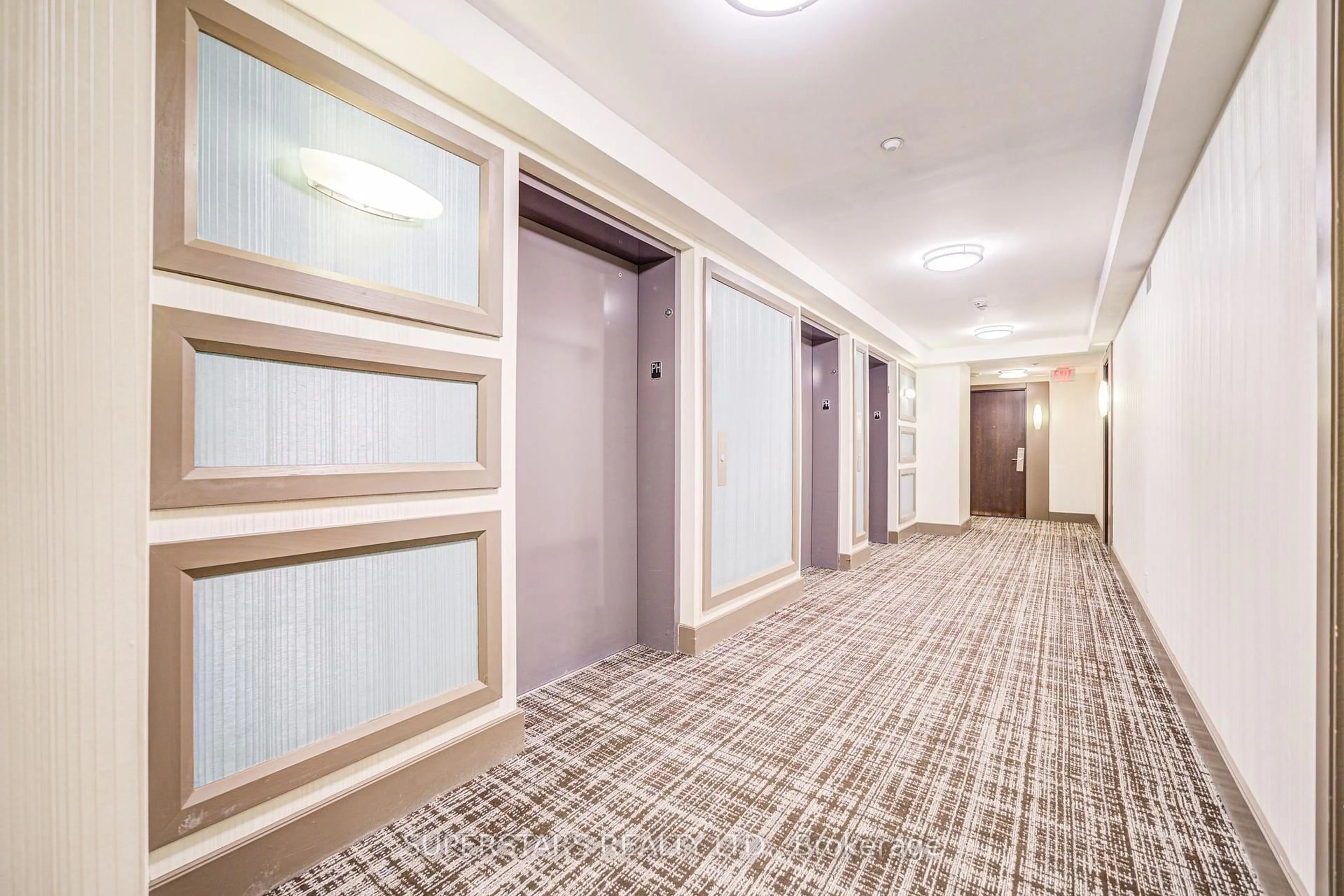 Indoor foyer for 370 Highway 7 Ave #Ph02, Richmond Hill Ontario L4B 0C4