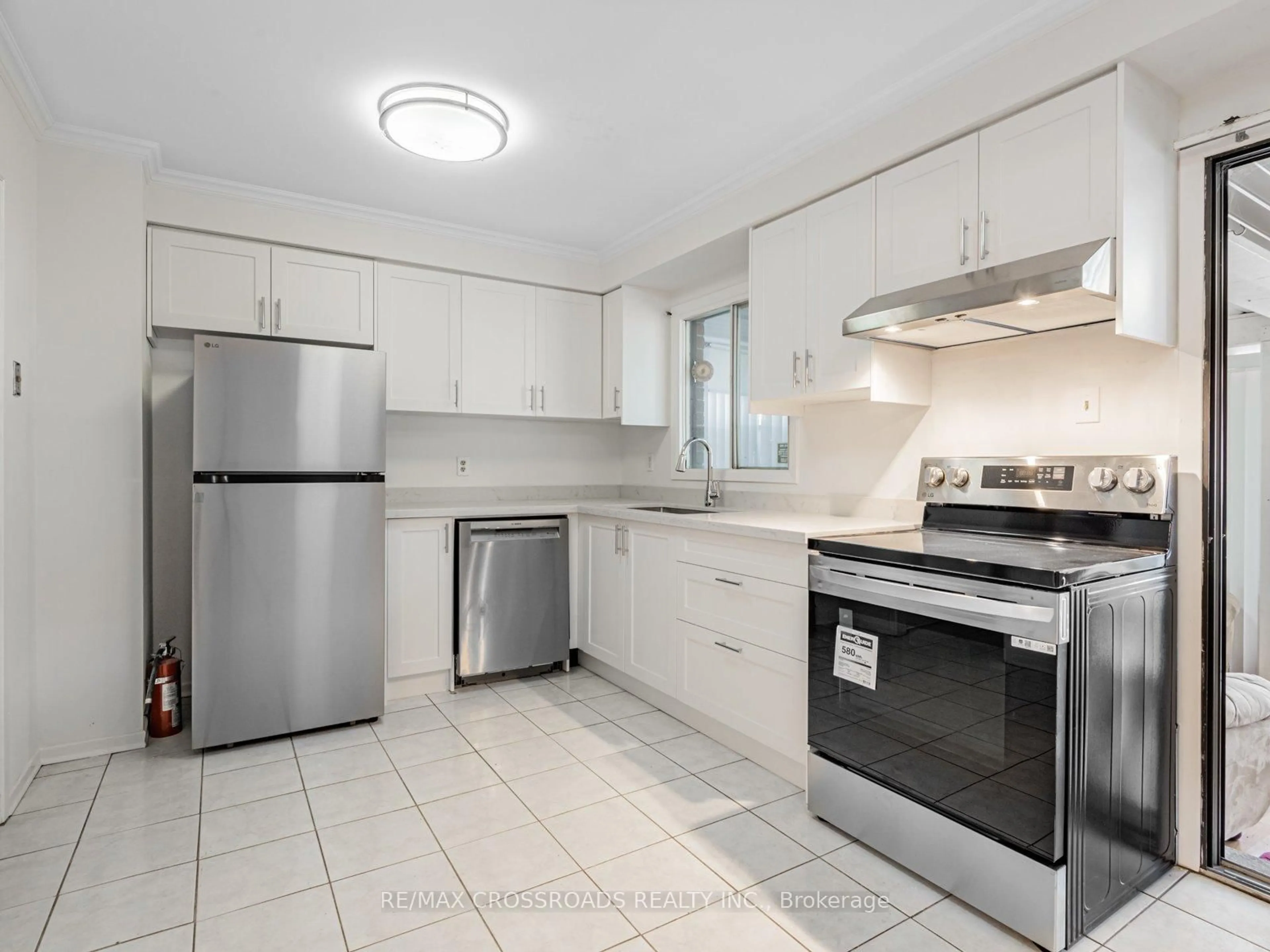Standard kitchen, unknown for 15 Peachtree Pl, Vaughan Ontario L4K 2C4