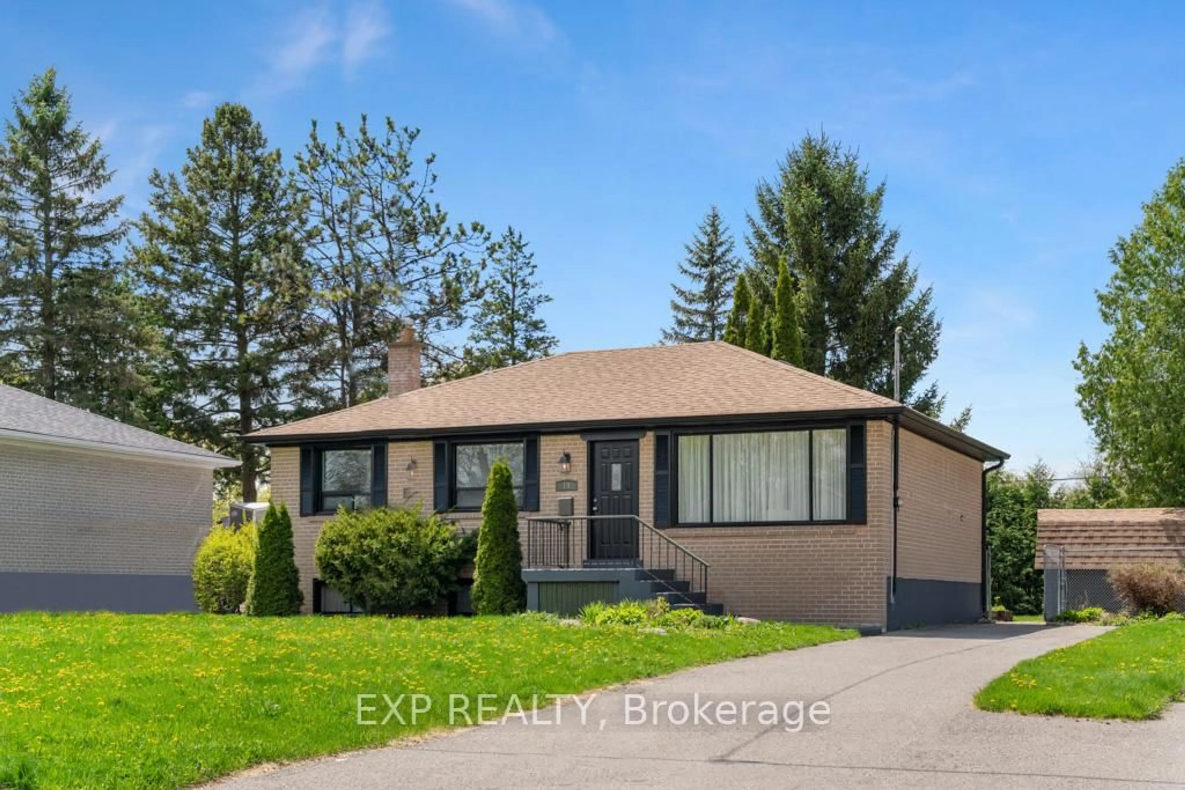 Home with vinyl exterior material, street for 14 Webster Dr, Aurora Ontario L4G 2A5