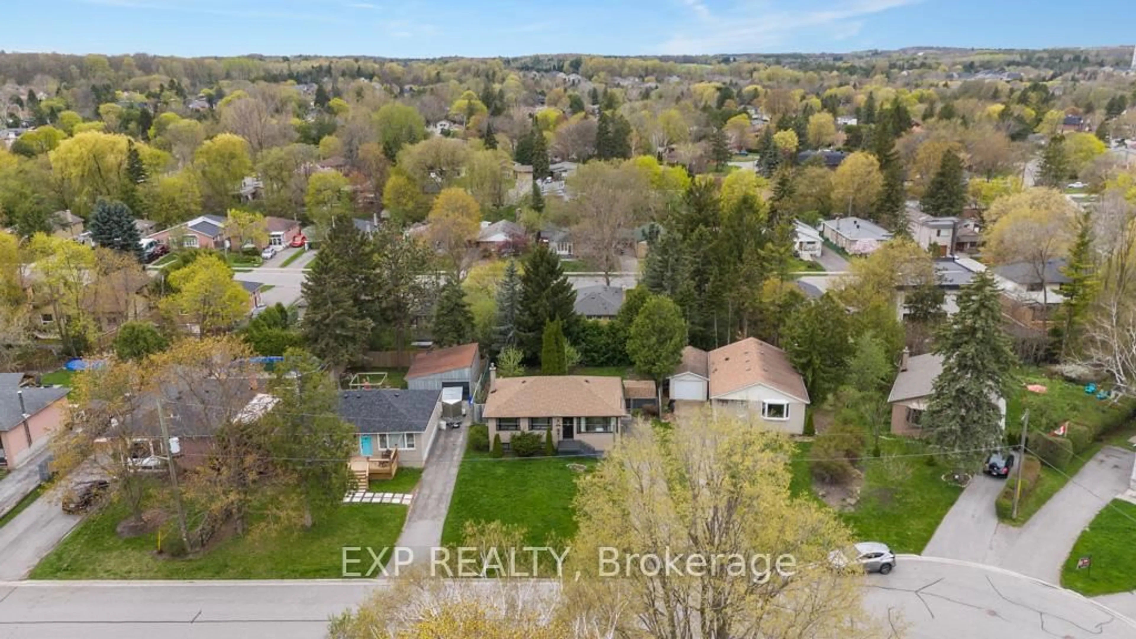 A pic from outside/outdoor area/front of a property/back of a property/a pic from drone, unknown for 14 Webster Dr, Aurora Ontario L4G 2A5