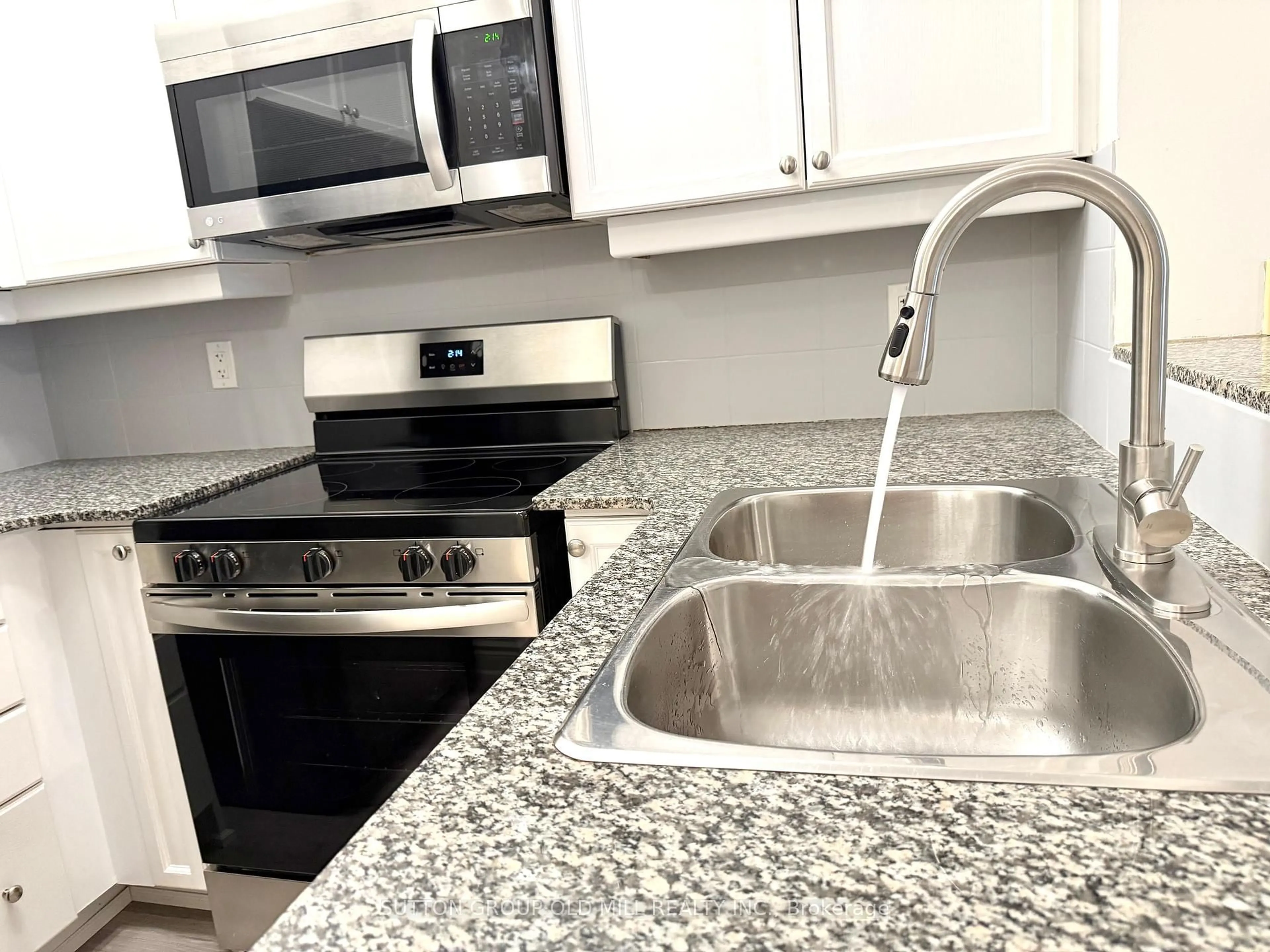 Standard kitchen, unknown for 8201 Islington Ave #432, Vaughan Ontario L4L 9S6