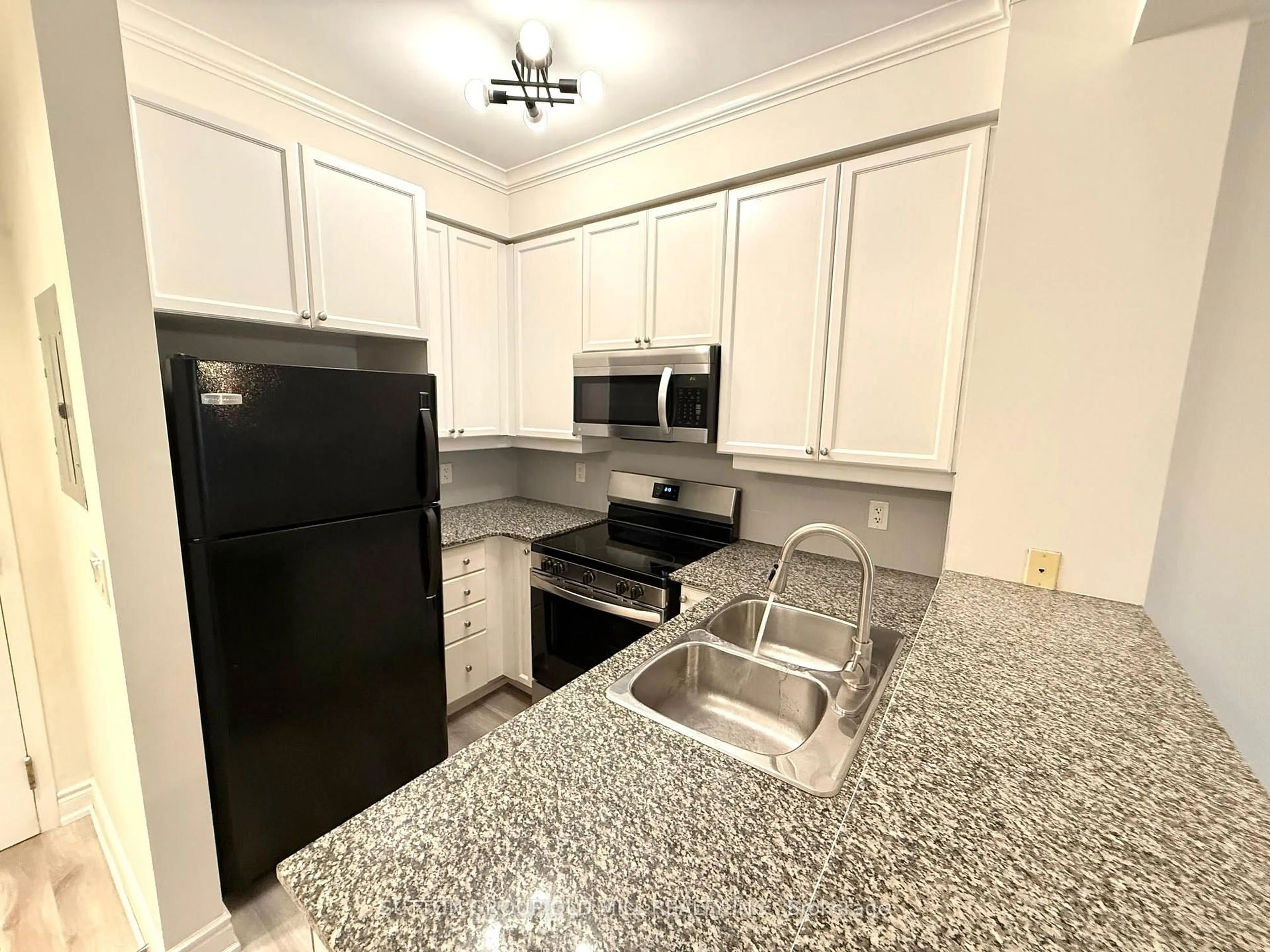 Standard kitchen, unknown for 8201 Islington Ave #432, Vaughan Ontario L4L 9S6