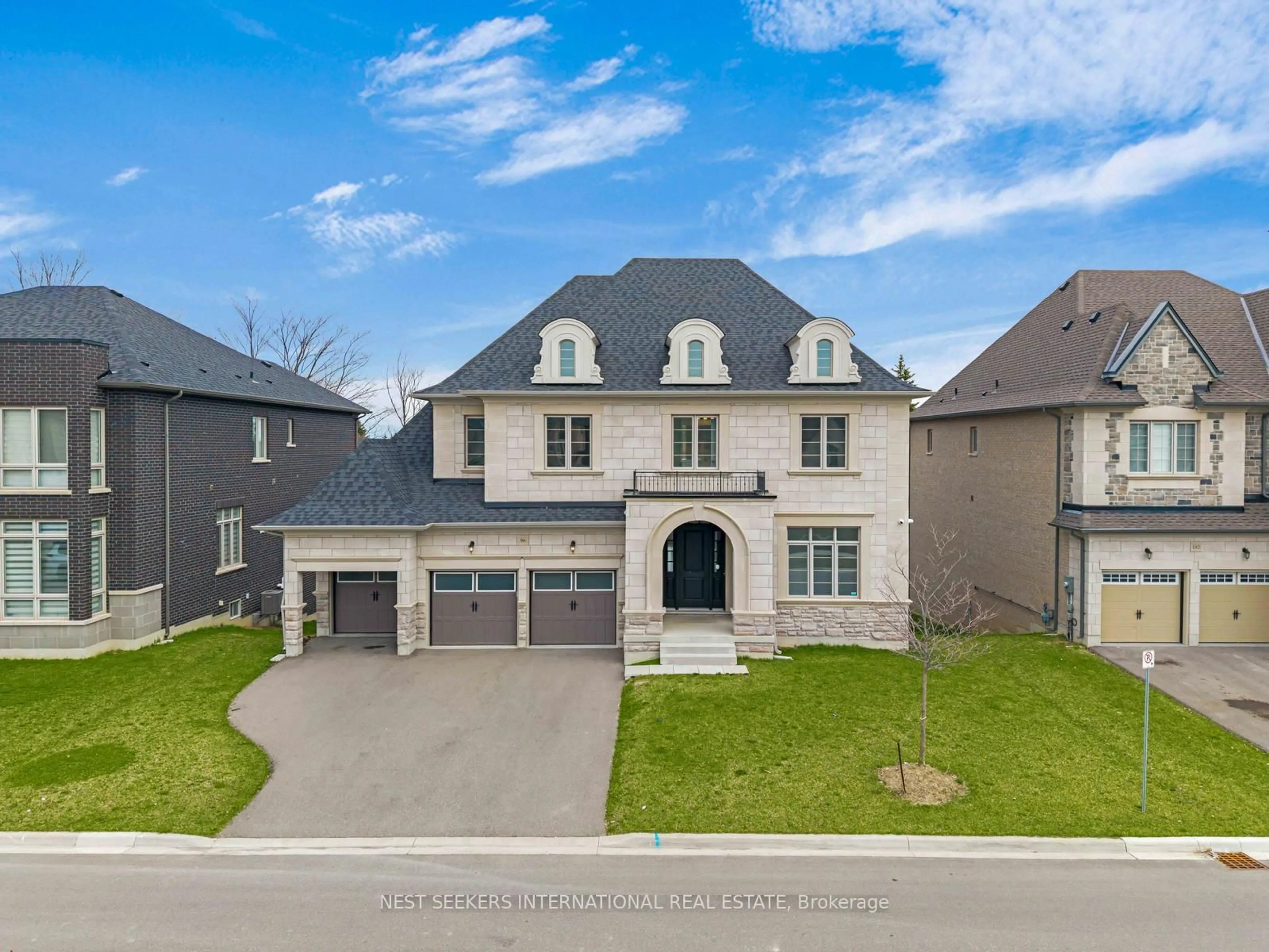 A pic from outside/outdoor area/front of a property/back of a property/a pic from drone, street for 96 Stokes Dr, King Ontario L7B 0P8
