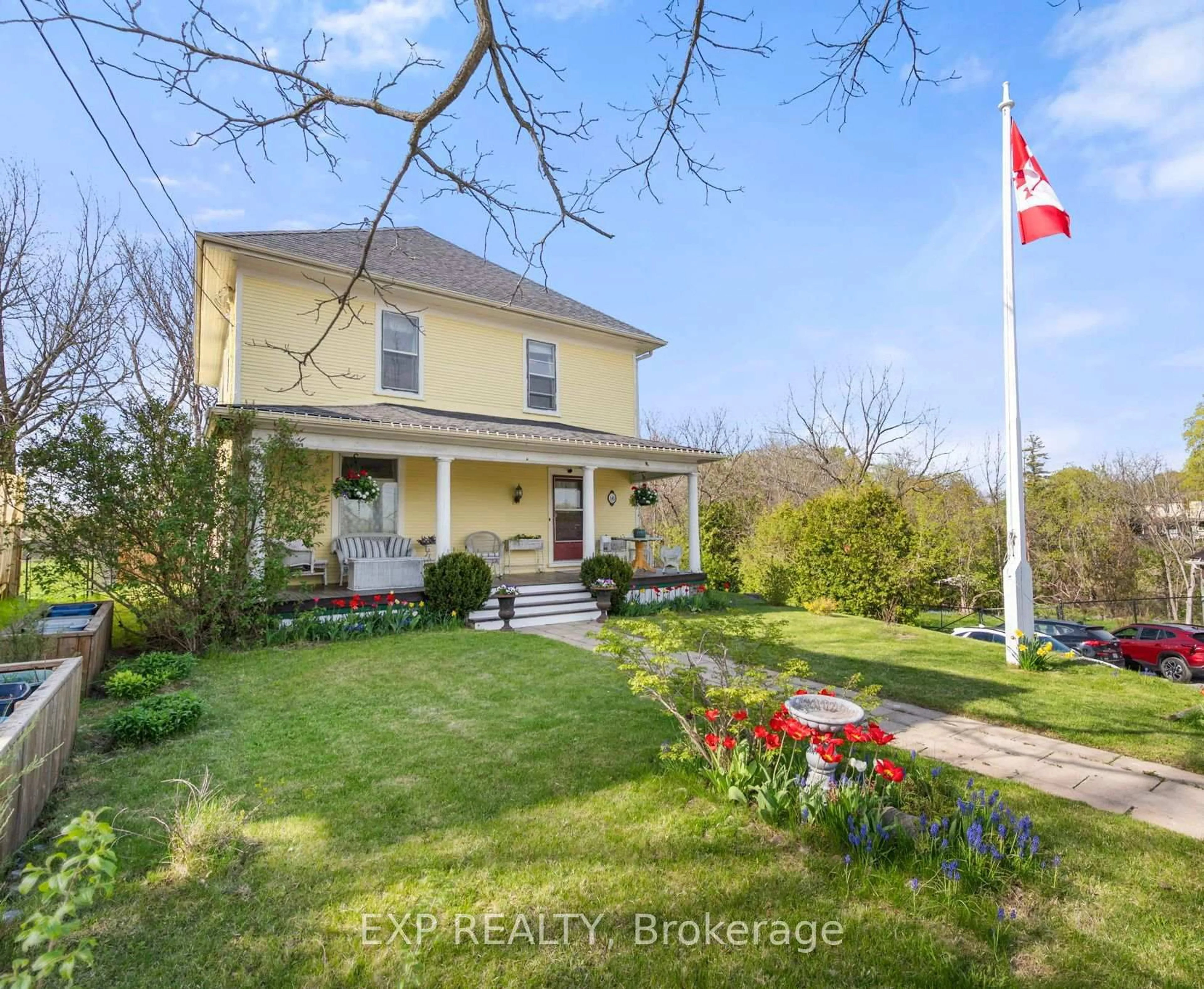 A pic from outside/outdoor area/front of a property/back of a property/a pic from drone, street for 145 High St, Georgina Ontario L0E 1R0