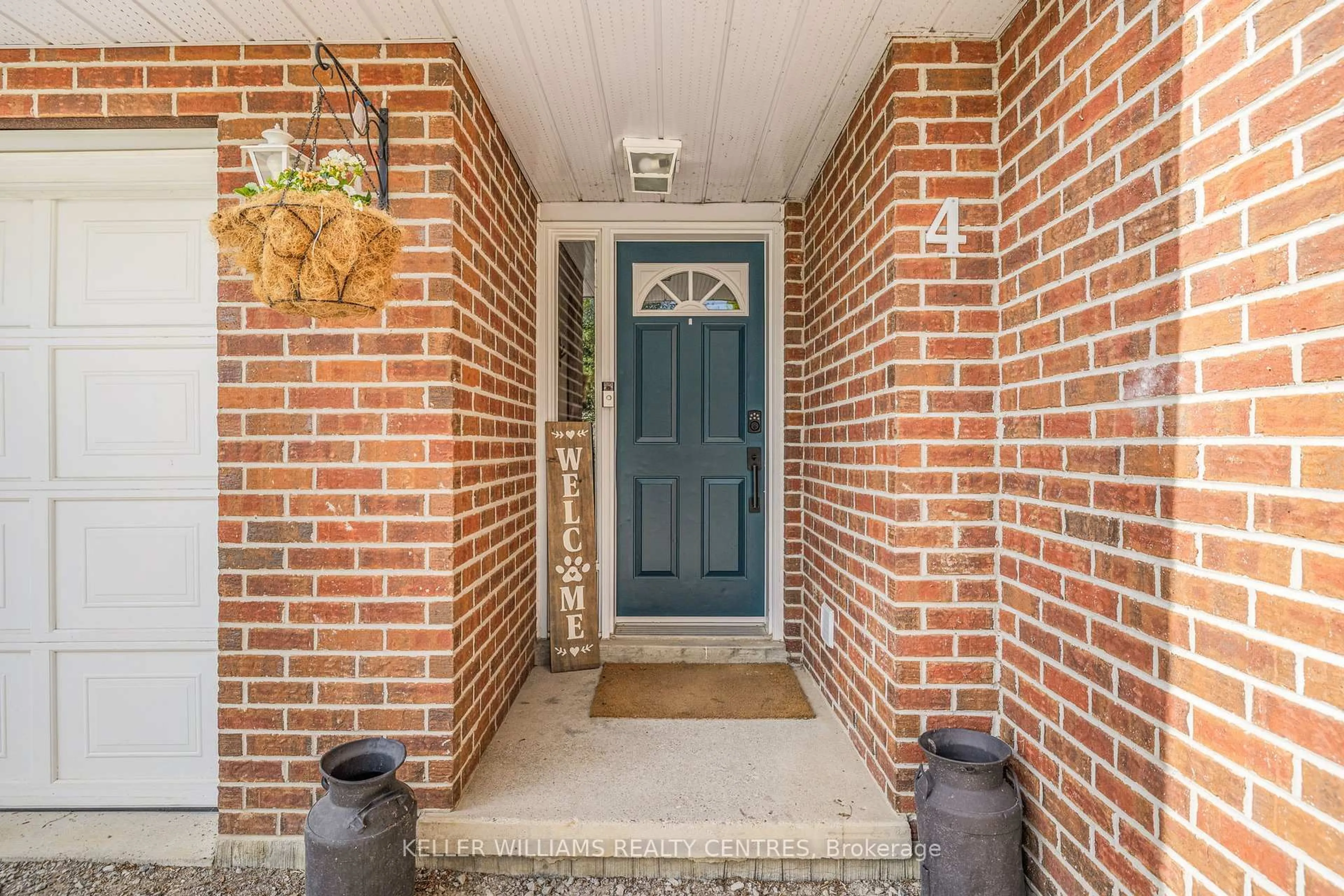 Indoor entryway for 4 Selby St, Innisfil Ontario L0L 1L0