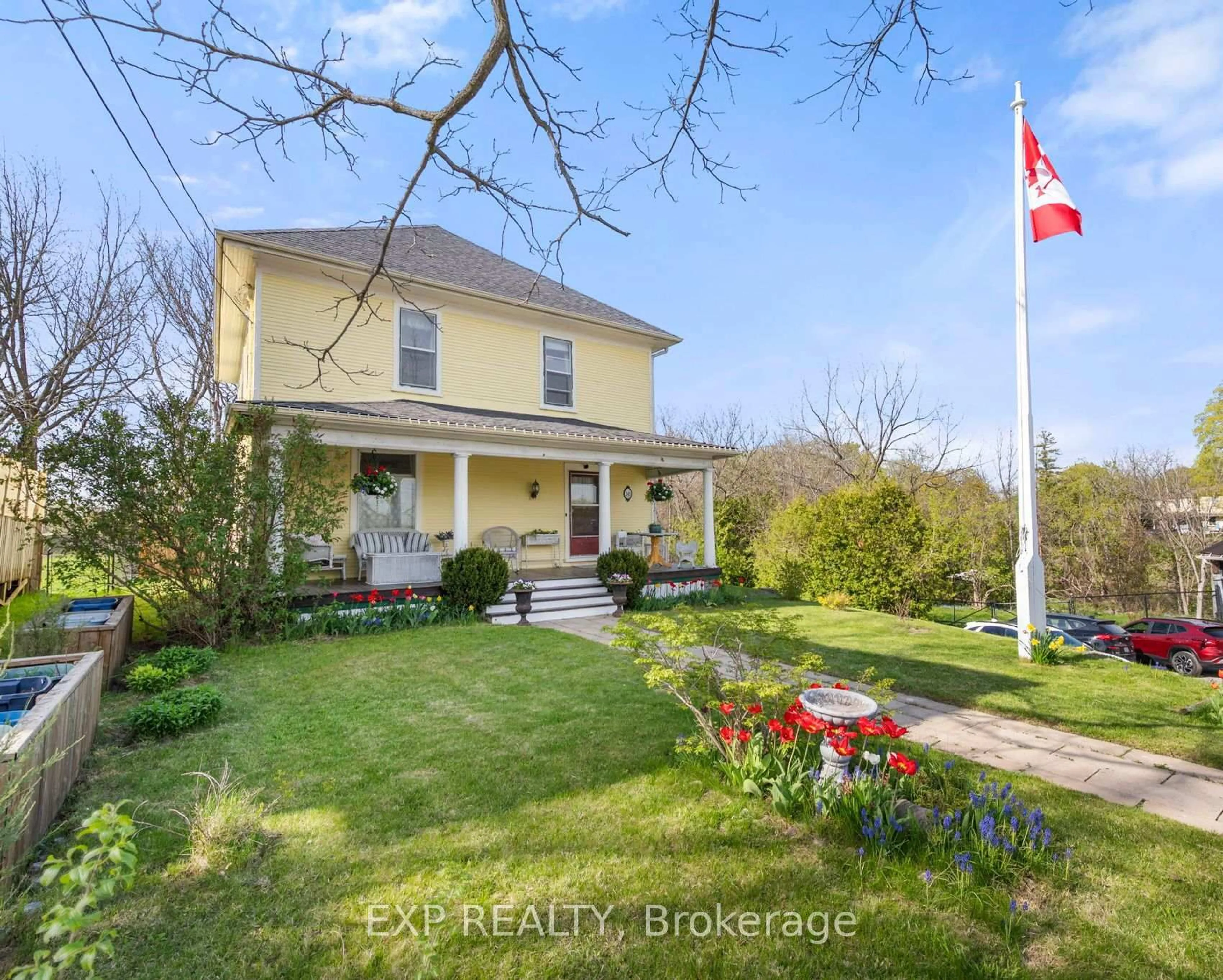 A pic from outside/outdoor area/front of a property/back of a property/a pic from drone, street for 145 High St, Georgina Ontario L0E 1R0