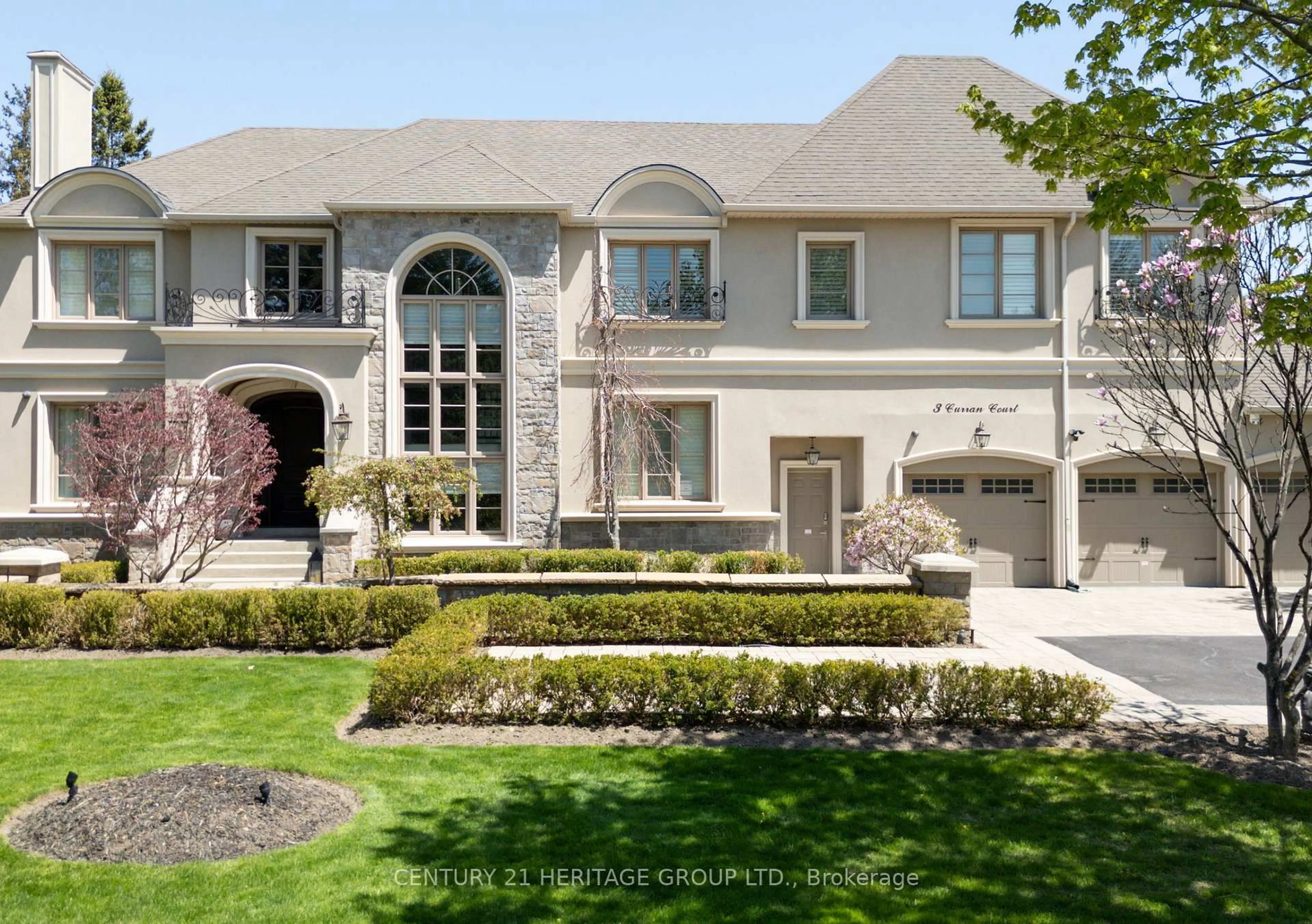 Home with brick exterior material, street for 3 Curran Crt, King Ontario L7B 1B4