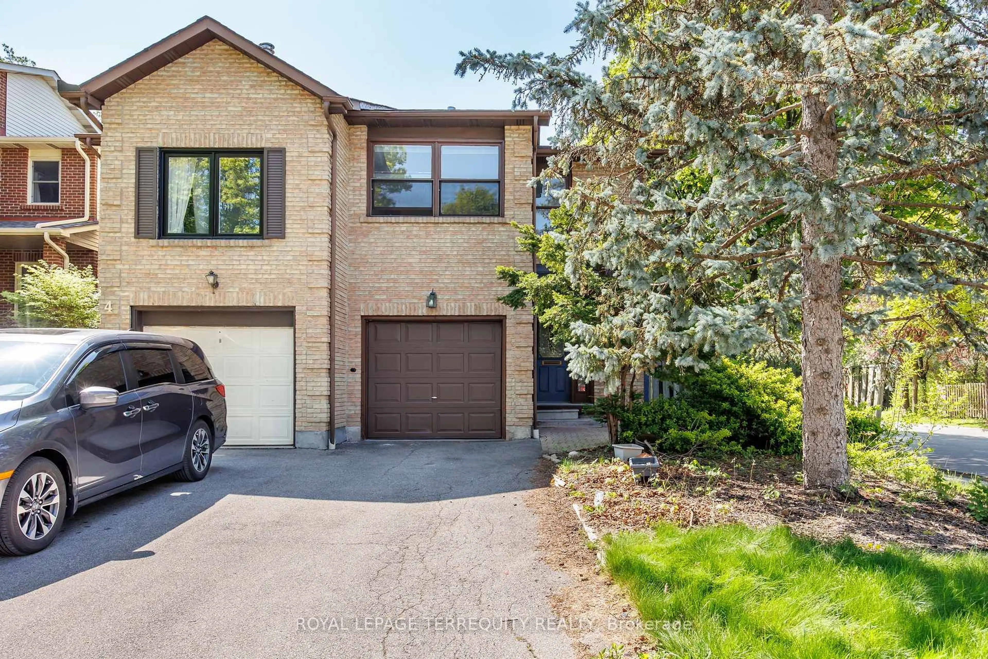 Home with brick exterior material, street for 2 Baywood Crt, Markham Ontario L3T 5W3