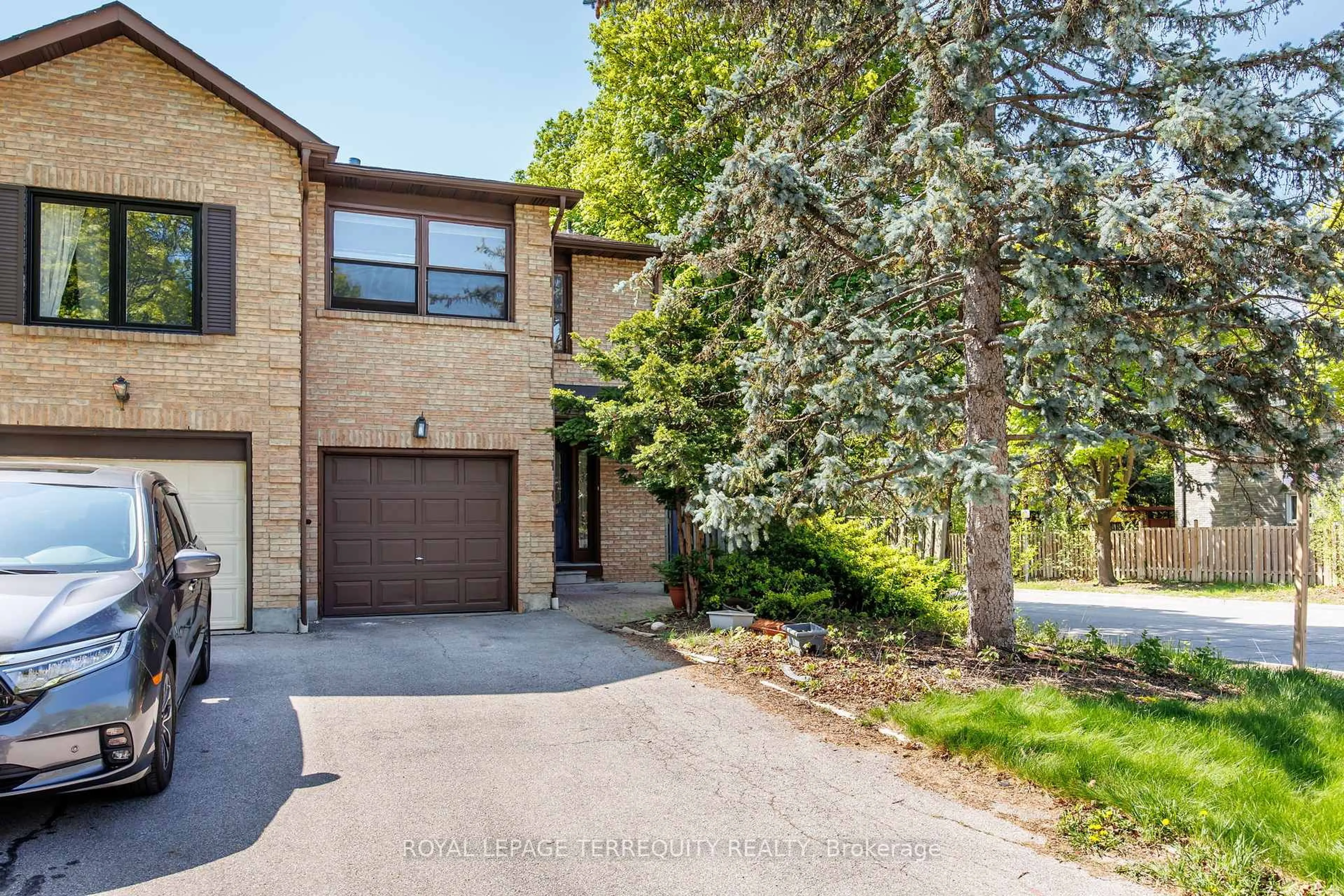 Home with brick exterior material, street for 2 Baywood Crt, Markham Ontario L3T 5W3