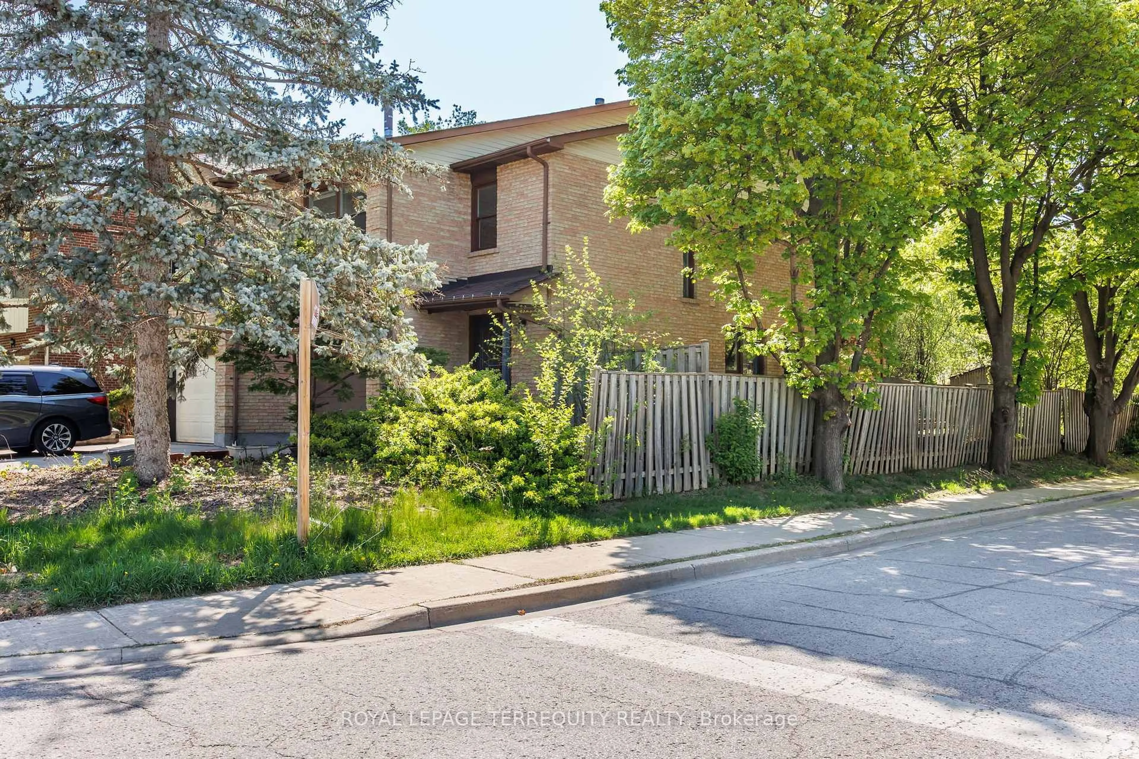Patio, street for 2 Baywood Crt, Markham Ontario L3T 5W3