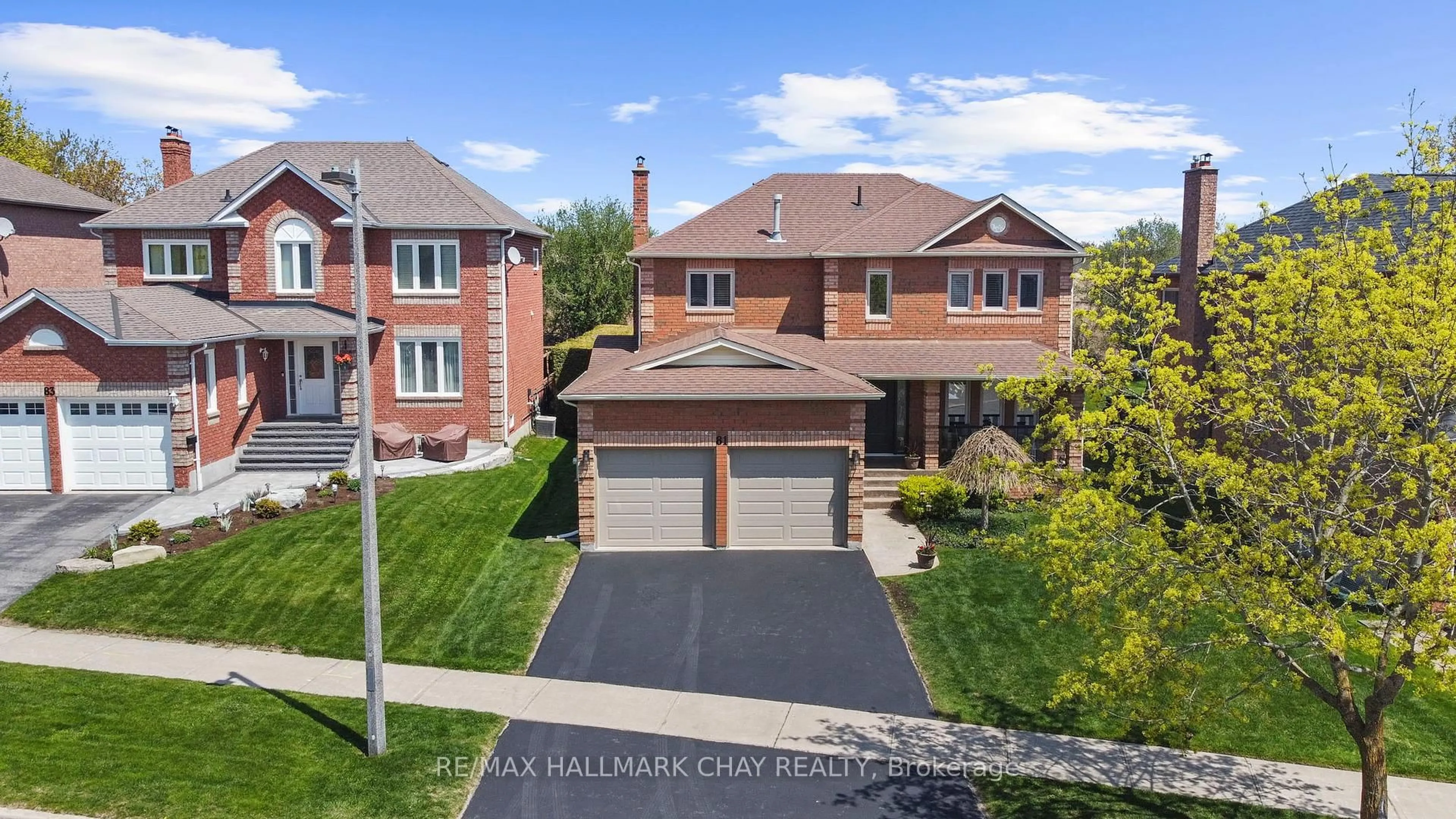 A pic from outside/outdoor area/front of a property/back of a property/a pic from drone, street for 81 Tulip St, Georgina Ontario L4P 1C6