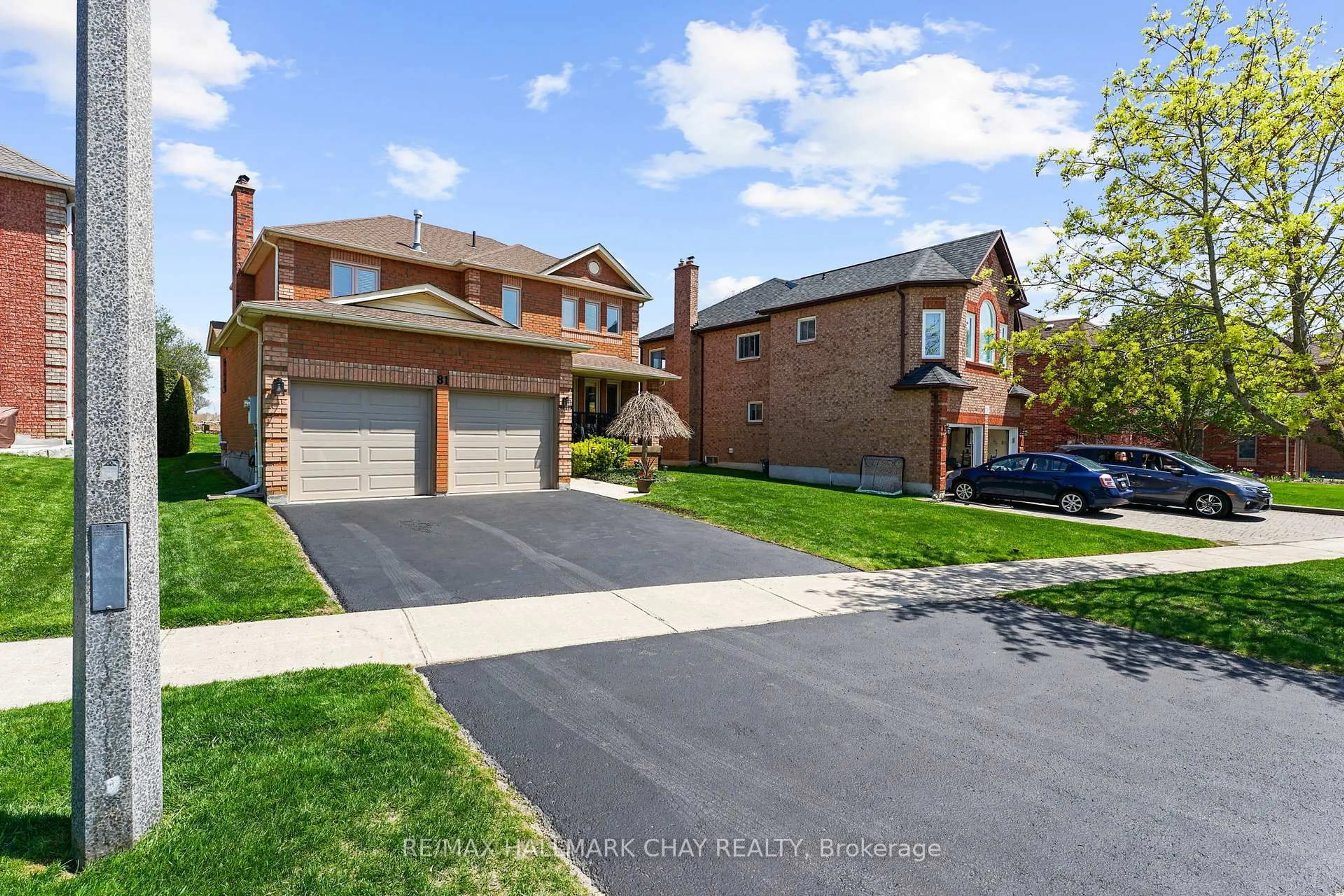 A pic from outside/outdoor area/front of a property/back of a property/a pic from drone, street for 81 Tulip St, Georgina Ontario L4P 1C6