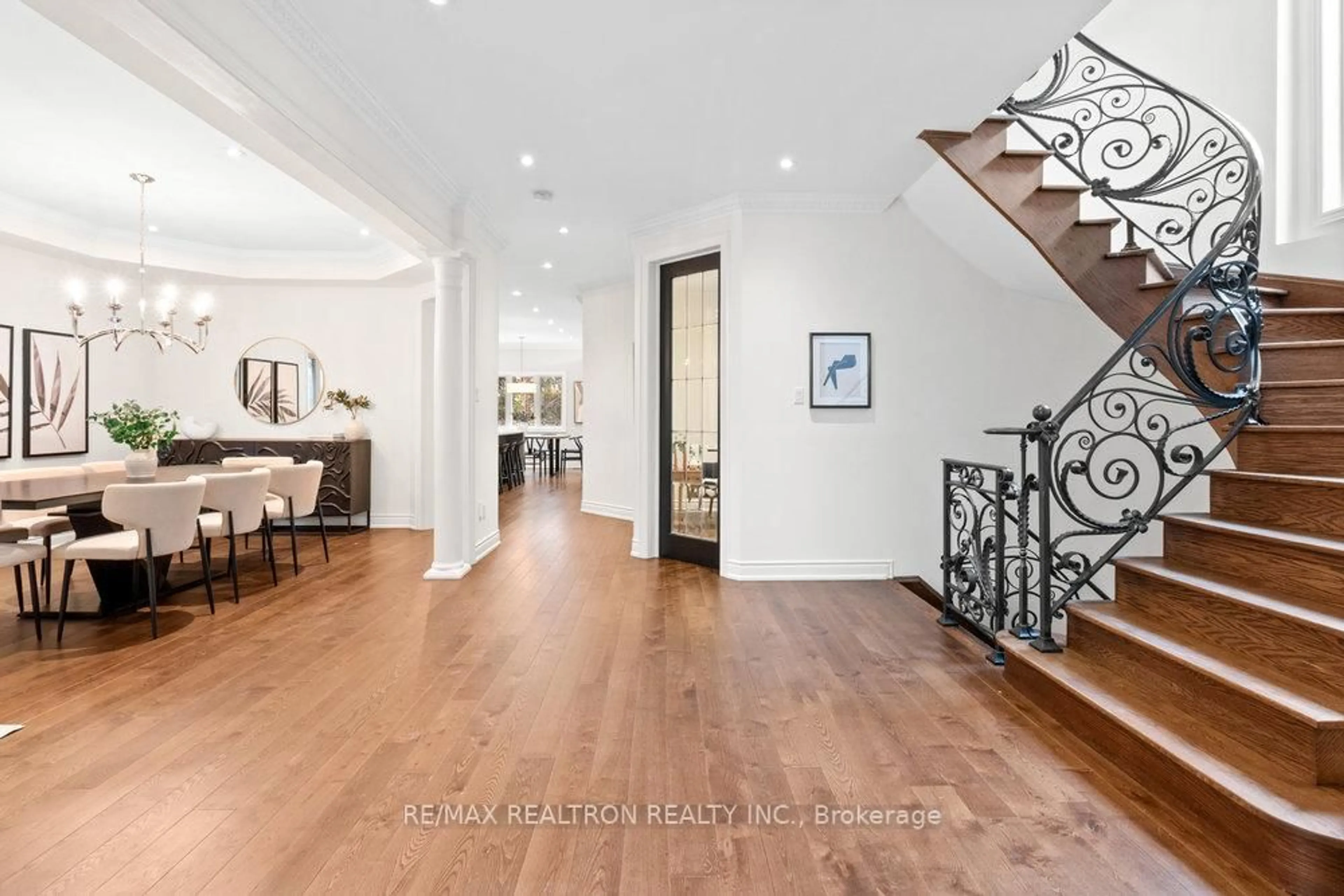 Indoor entryway for 126 Ner Israel Dr, Vaughan Ontario L4J 9L1