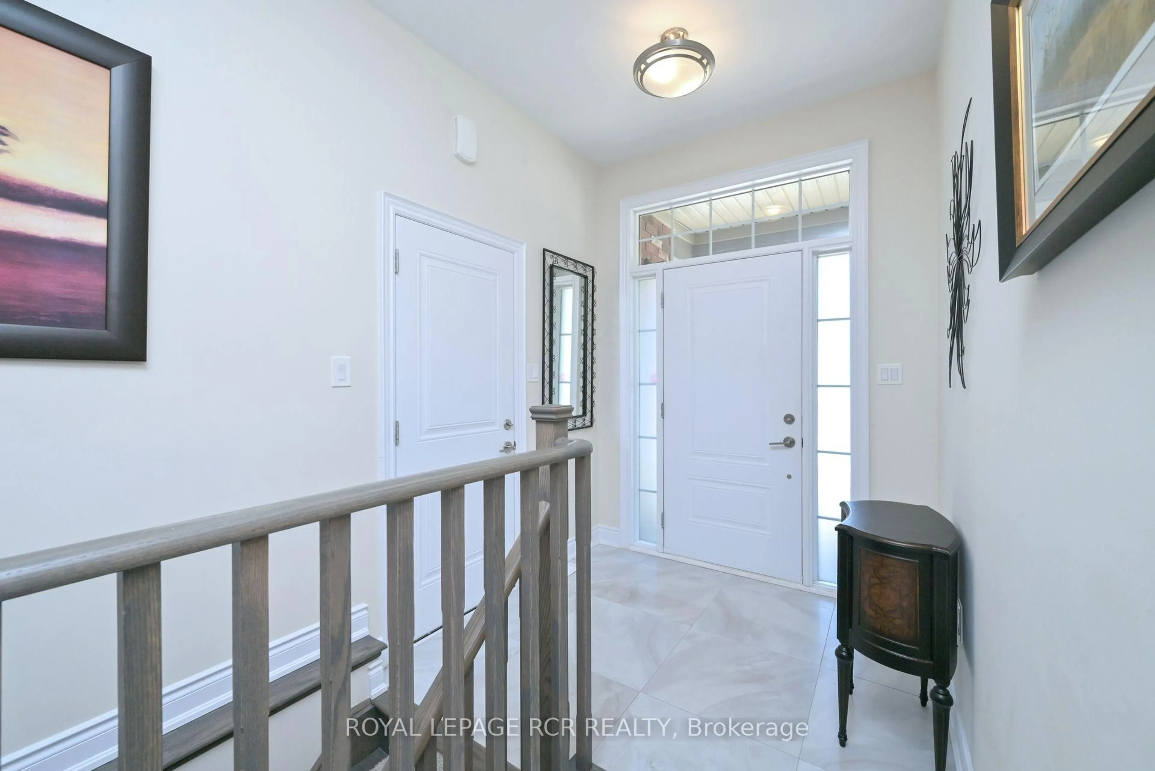 Indoor entryway for 3 Assunta Garden N/A, New Tecumseth Ontario L9R 0V2