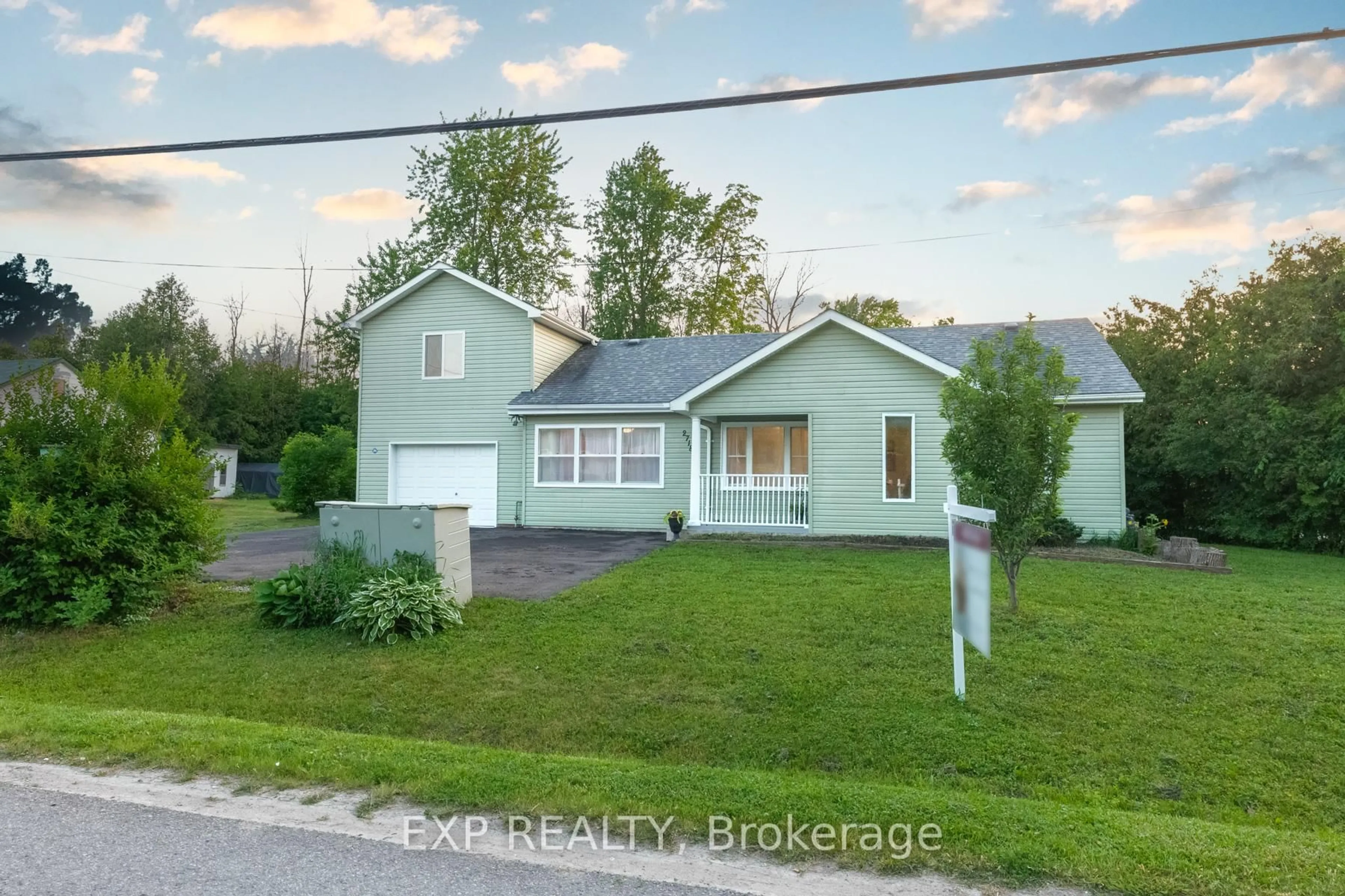 A pic from outside/outdoor area/front of a property/back of a property/a pic from drone, street for 27182 Civic Centre Rd, Georgina Ontario L0E 1S0