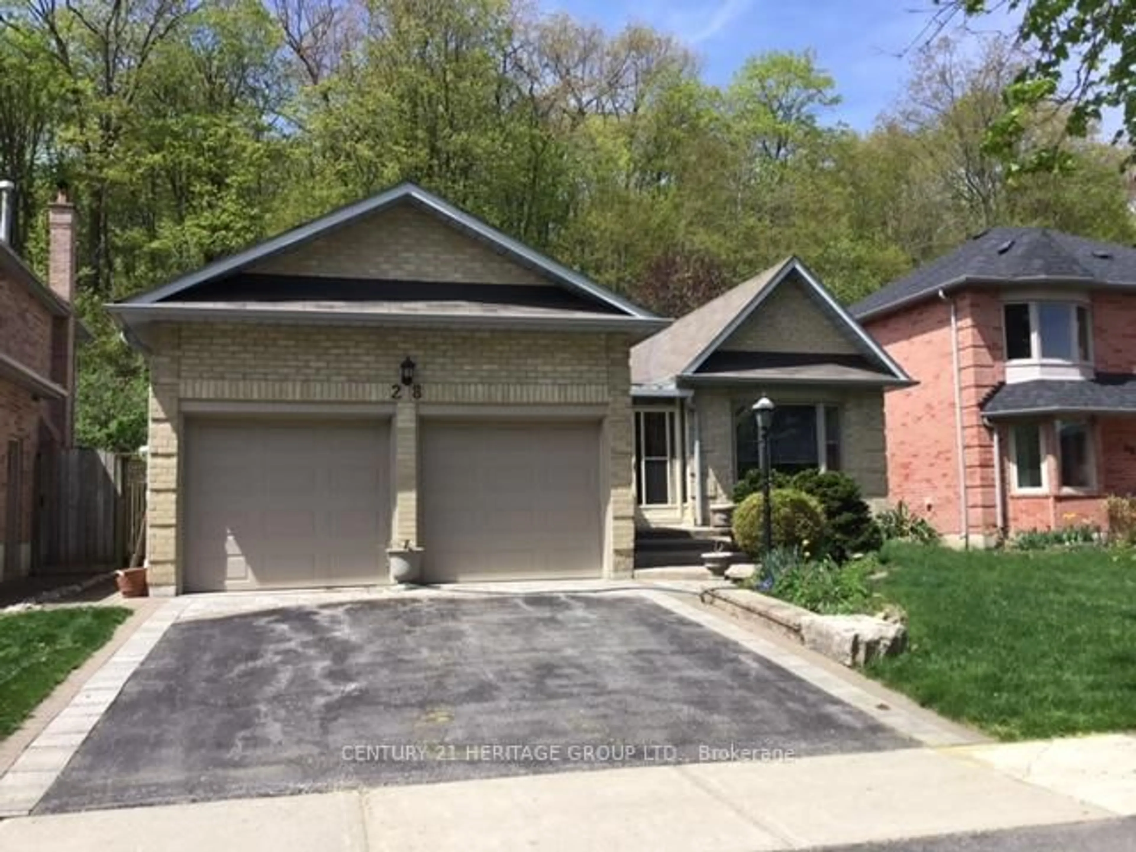 Home with brick exterior material, street for 28 Spence Dr, Aurora Ontario L4G 5V7
