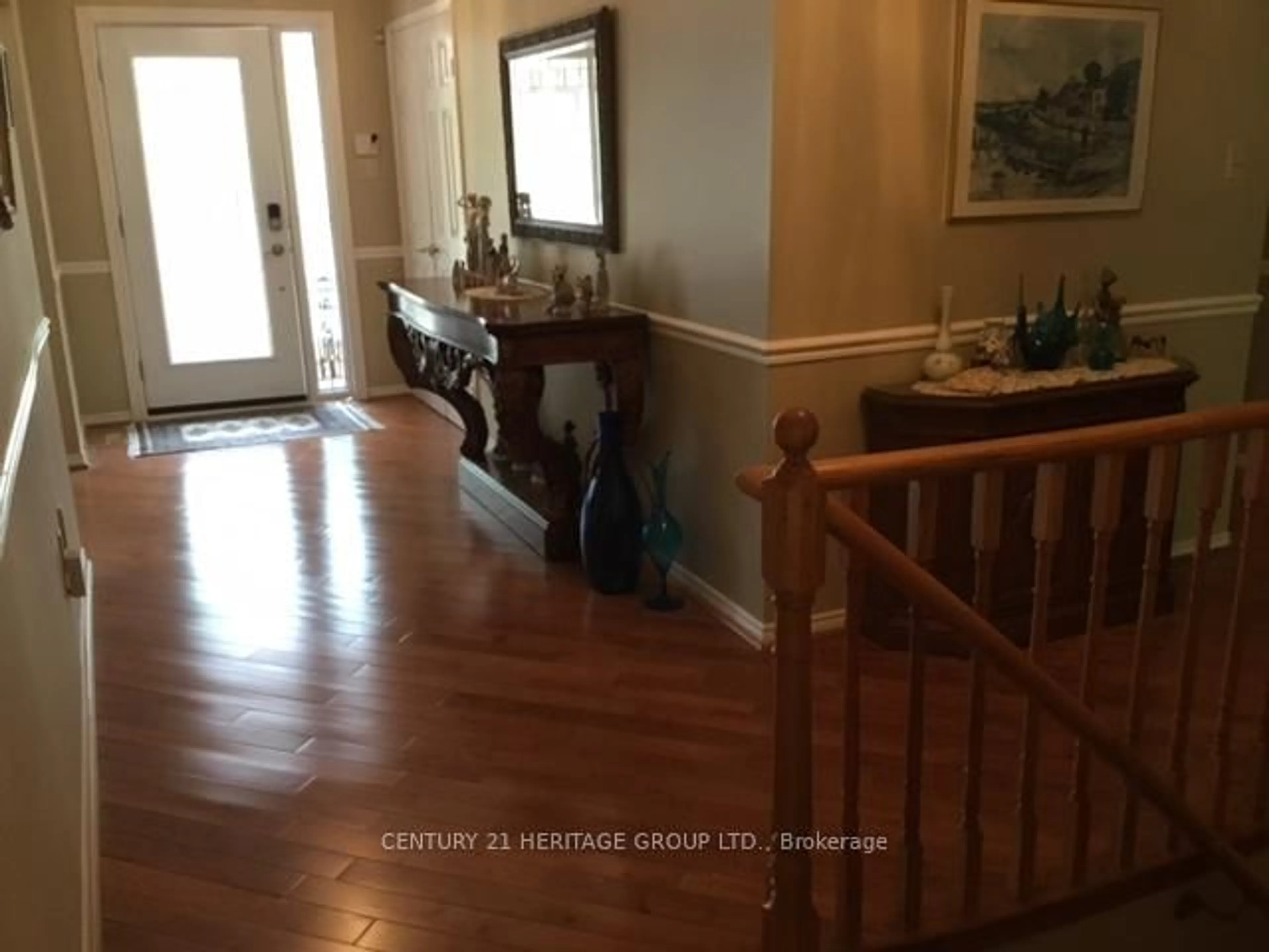 Indoor entryway for 28 Spence Dr, Aurora Ontario L4G 5V7