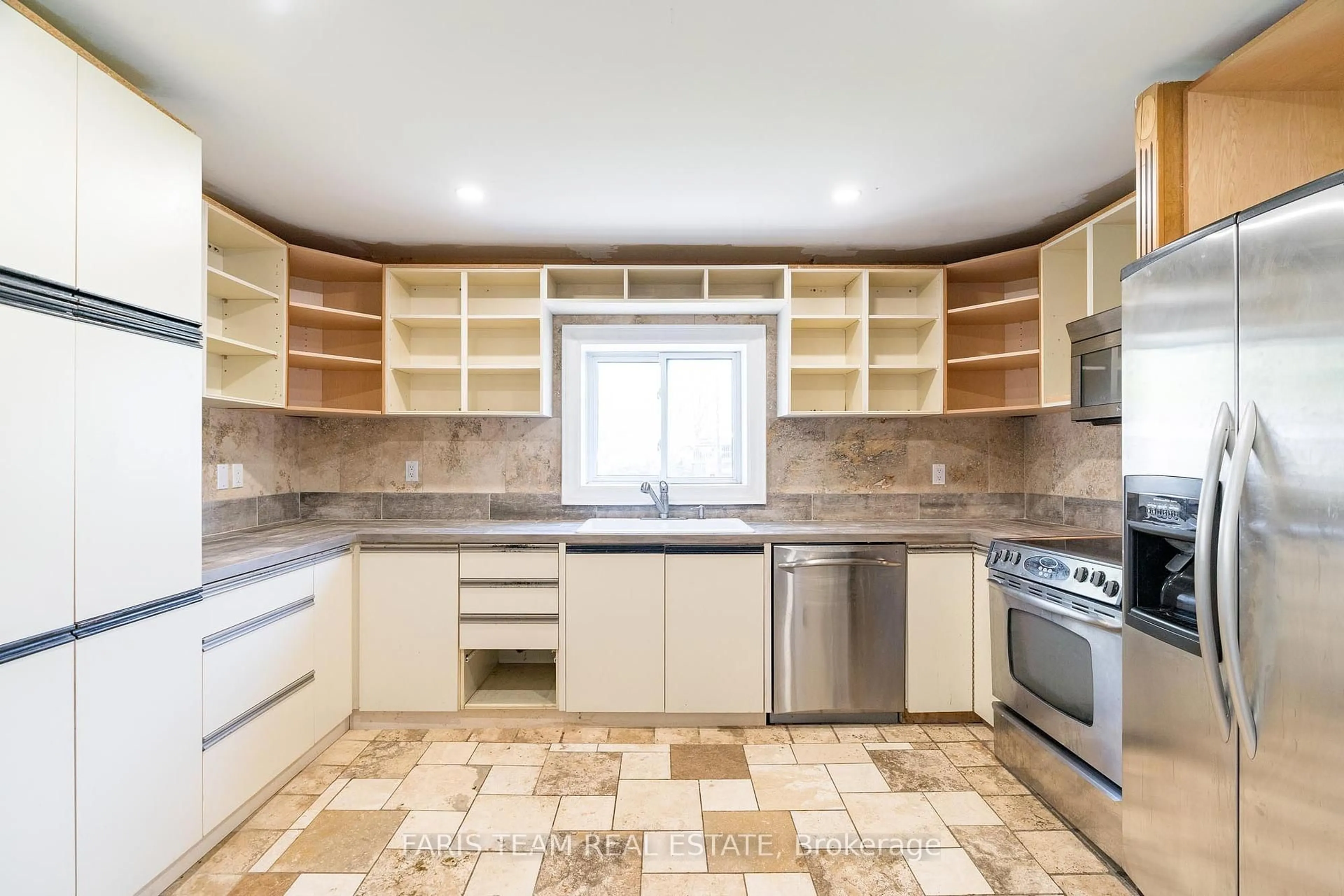 Standard kitchen, ceramic/tile floor for 1042 Cameron St, Innisfil Ontario L0L 1C0