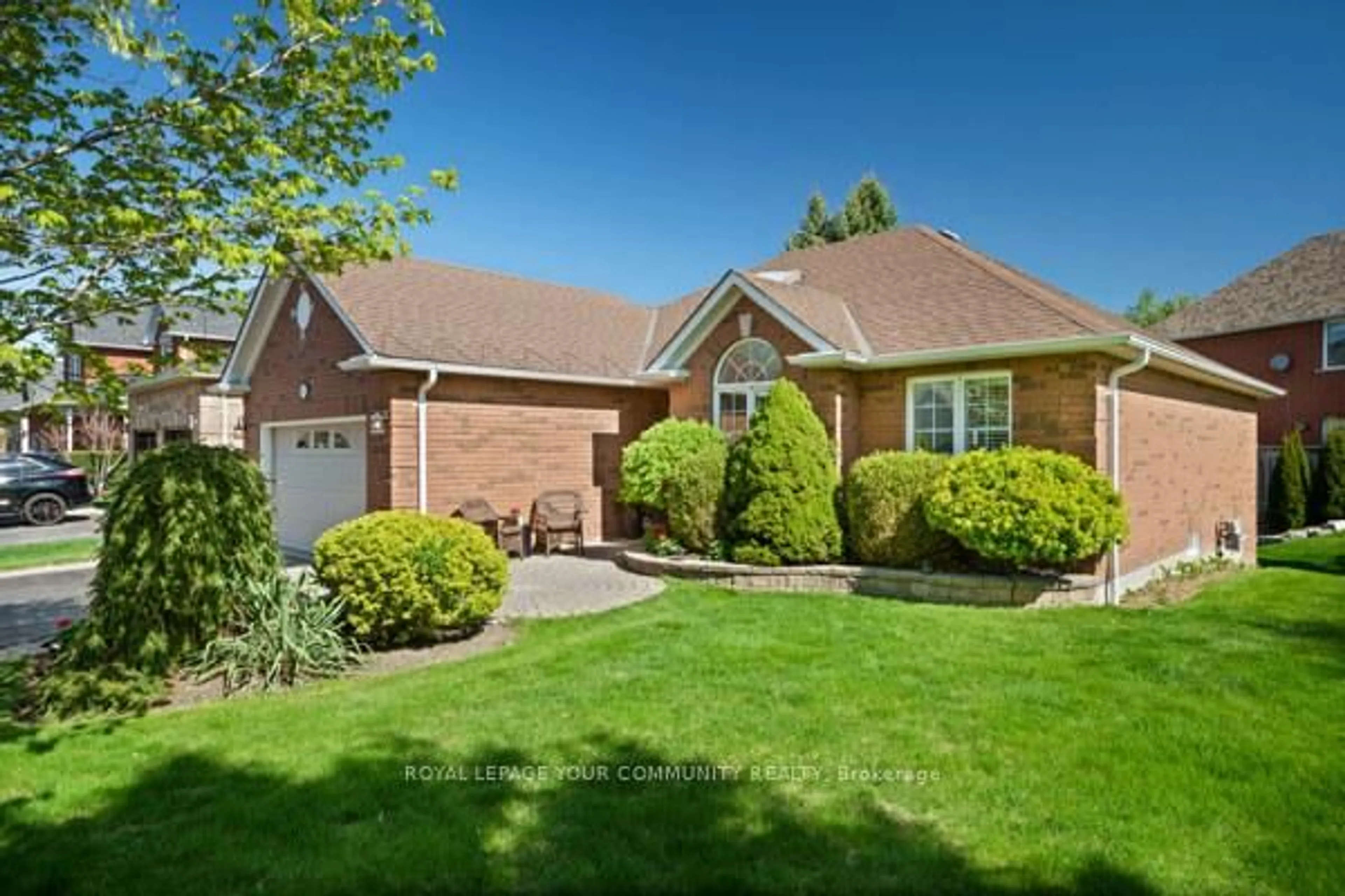 Home with brick exterior material, street for 851 Shadrach Dr, Newmarket Ontario L3X 2H2