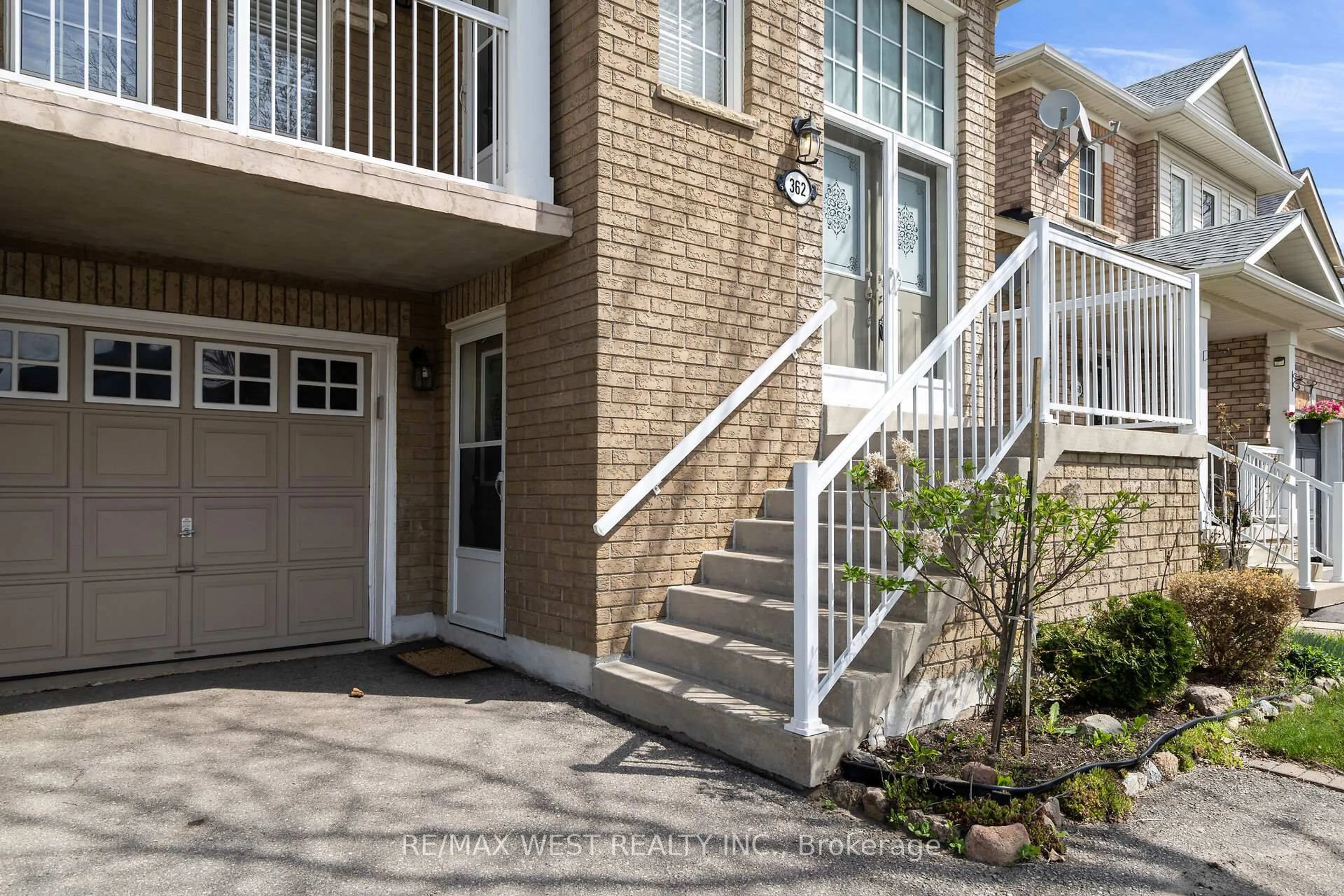 Indoor entryway for 362 Avro Rd, Vaughan Ontario L6A 3R4