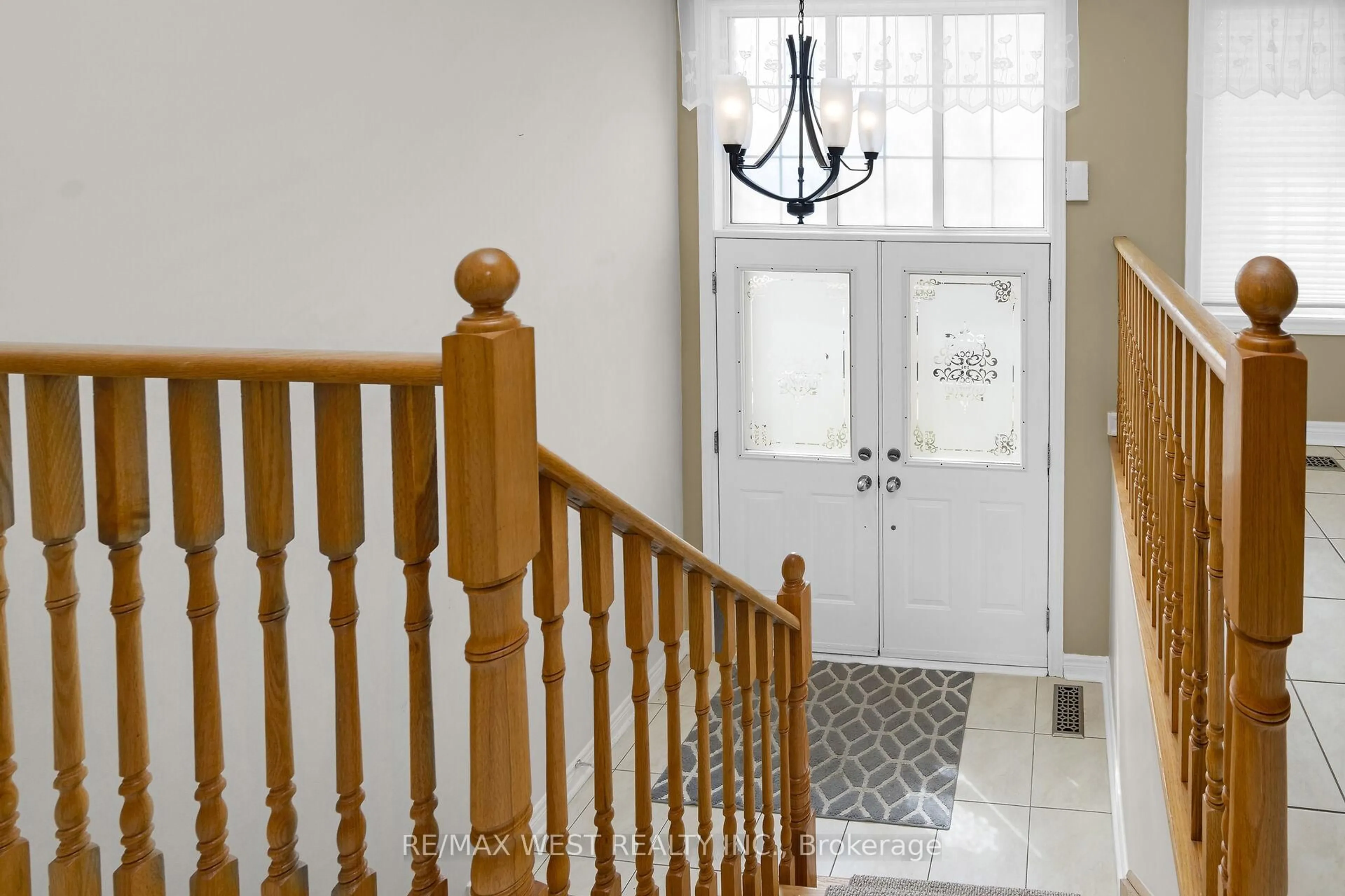 Indoor foyer for 362 Avro Rd, Vaughan Ontario L6A 3R4
