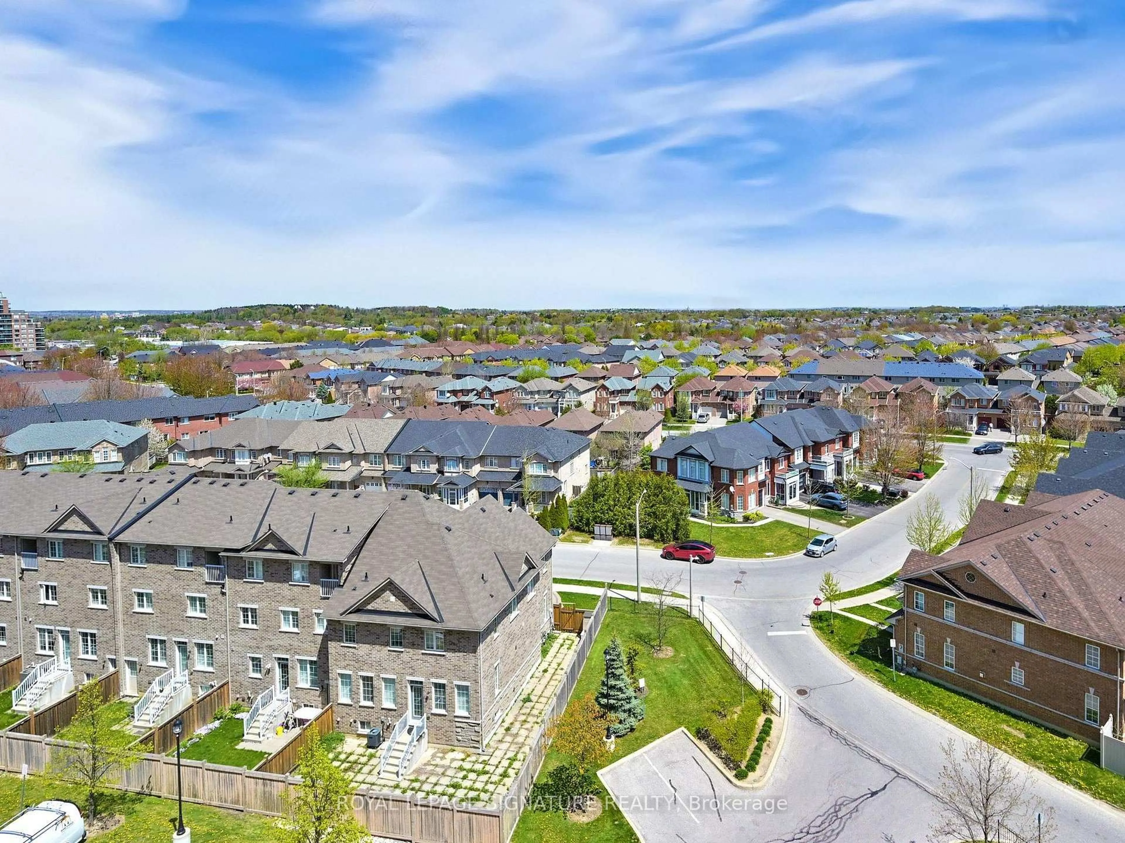 A pic from outside/outdoor area/front of a property/back of a property/a pic from drone, unknown for 73 King William Cres #802, Richmond Hill Ontario L4B 0C2
