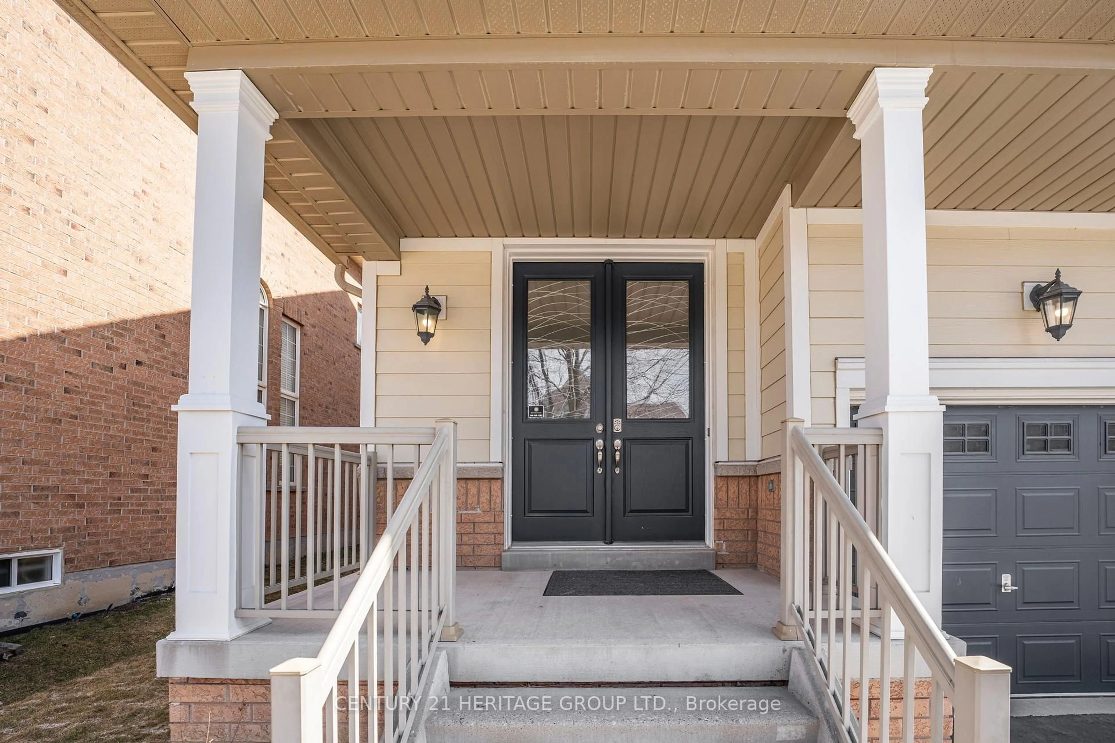 Indoor entryway for 95 Rogers Tr, Bradford West Gwillimbury Ontario L3Z 2A5