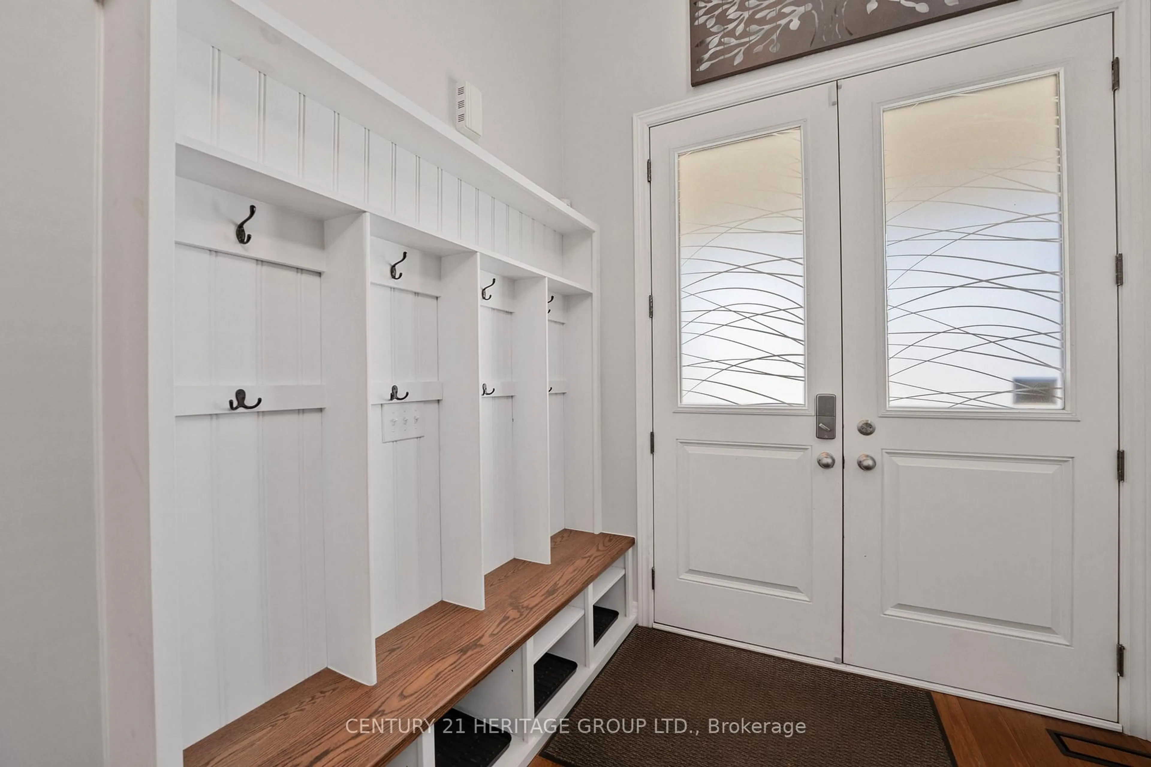 Indoor entryway for 95 Rogers Tr, Bradford West Gwillimbury Ontario L3Z 2A5
