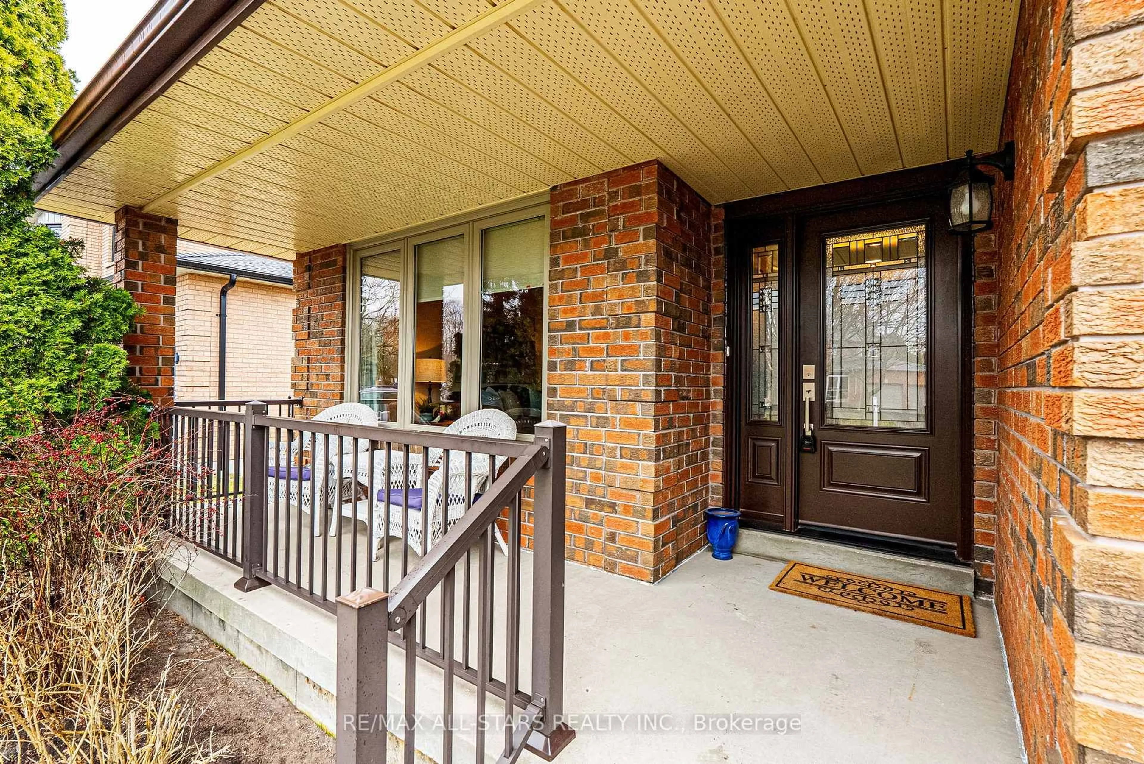 Indoor entryway for 15 St Johns Crt, Uxbridge Ontario L9P 1M3