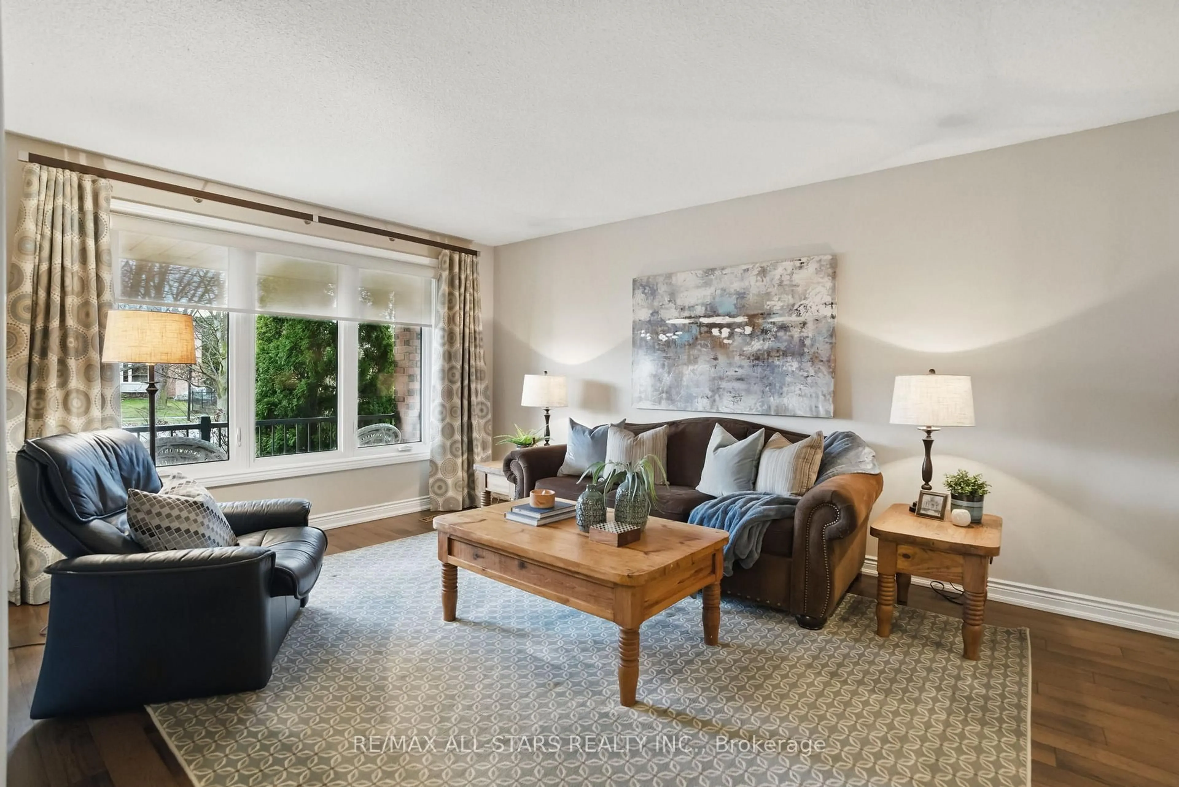 Living room with furniture, unknown for 15 St Johns Crt, Uxbridge Ontario L9P 1M3