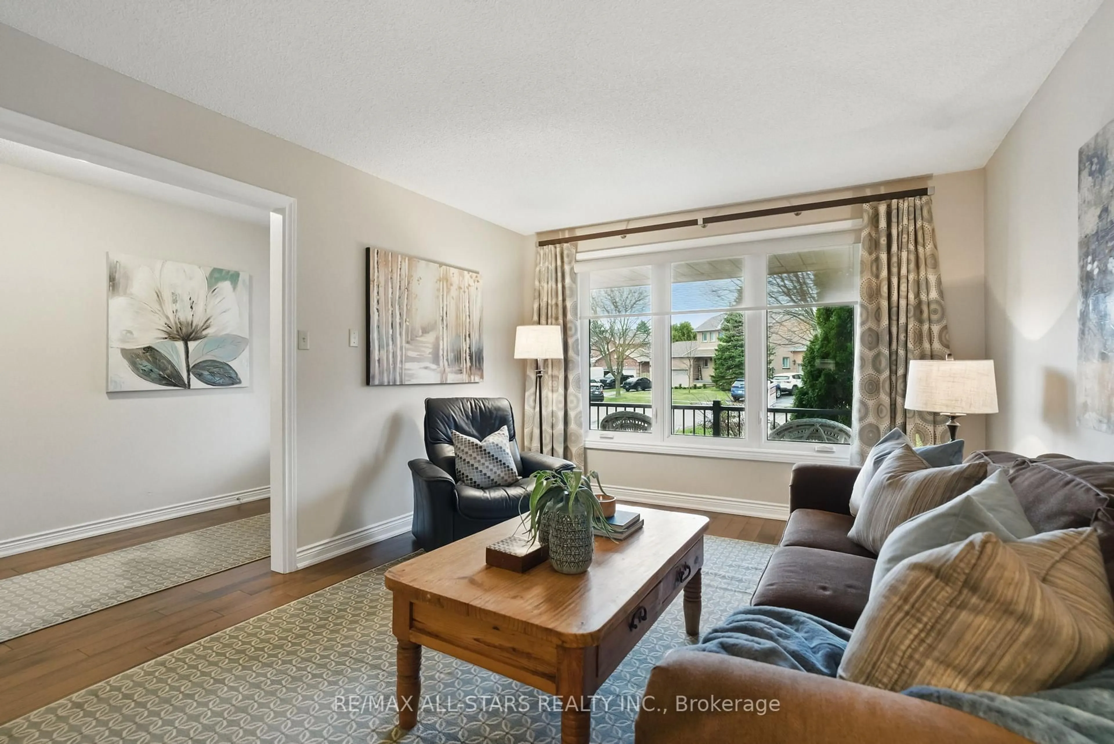 Living room with furniture, unknown for 15 St Johns Crt, Uxbridge Ontario L9P 1M3