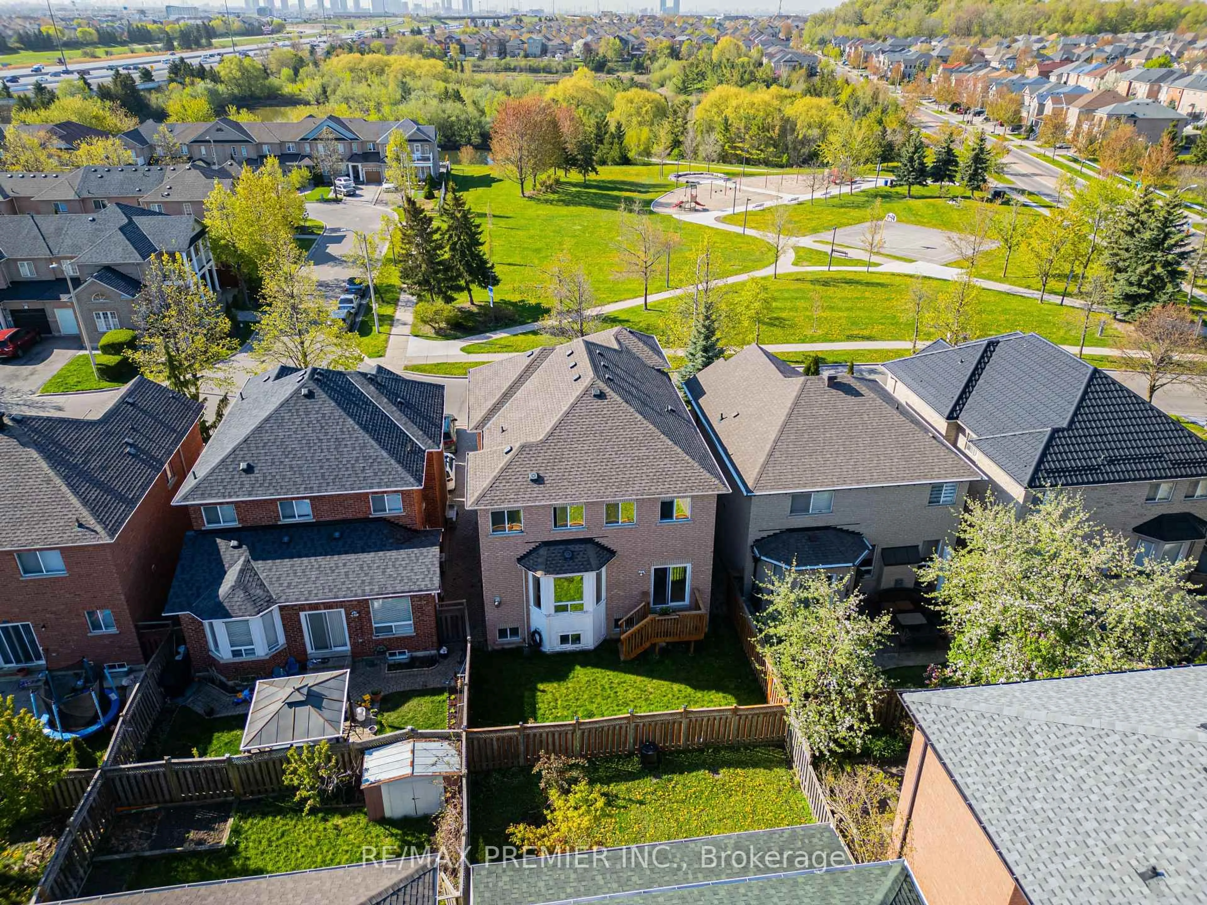 A pic from outside/outdoor area/front of a property/back of a property/a pic from drone, city buildings view from balcony for 20 Bucksaw Dr, Vaughan Ontario L4H 2H6