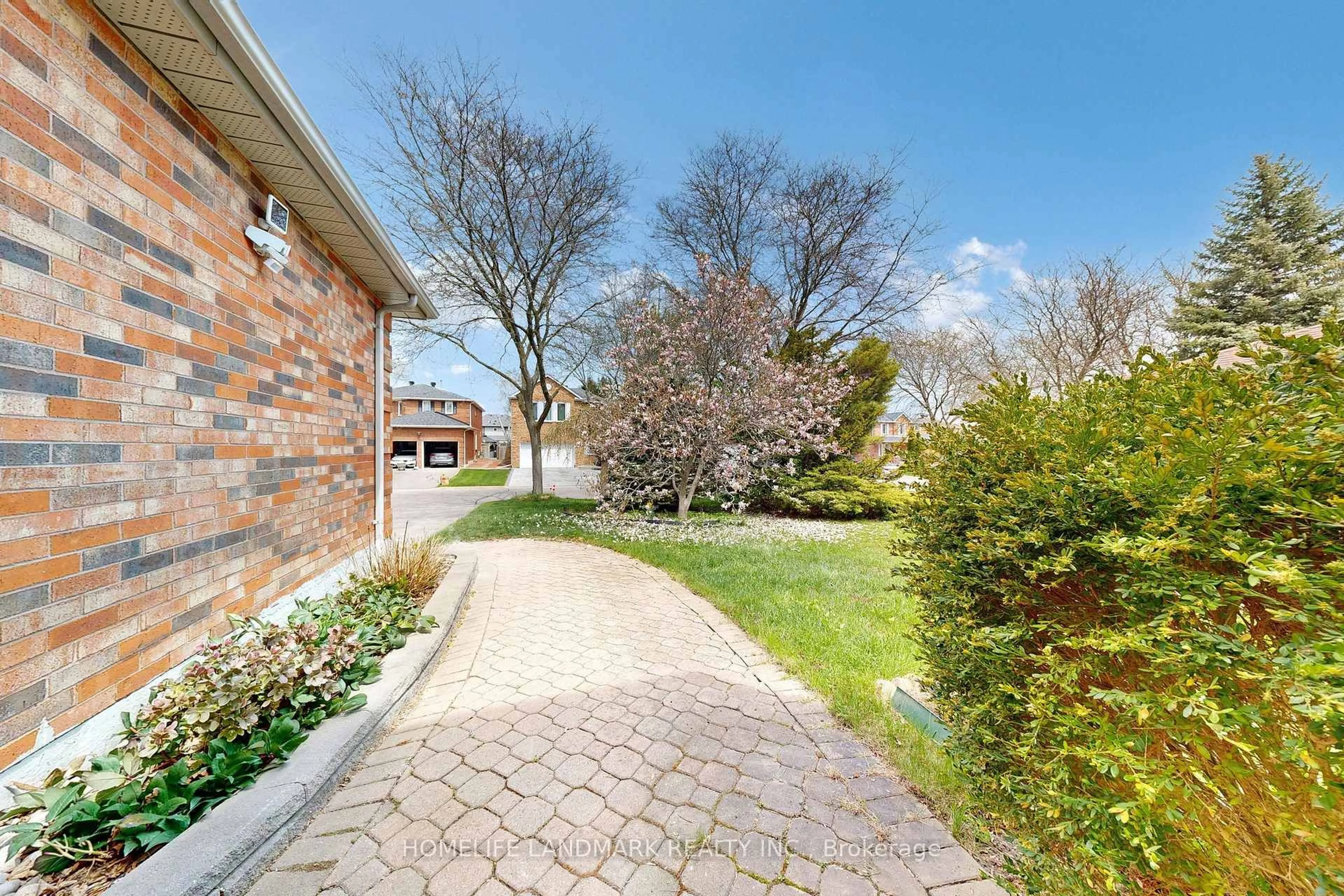 Patio, street for 7 Lancashire Rd, Markham Ontario L3R 8K9