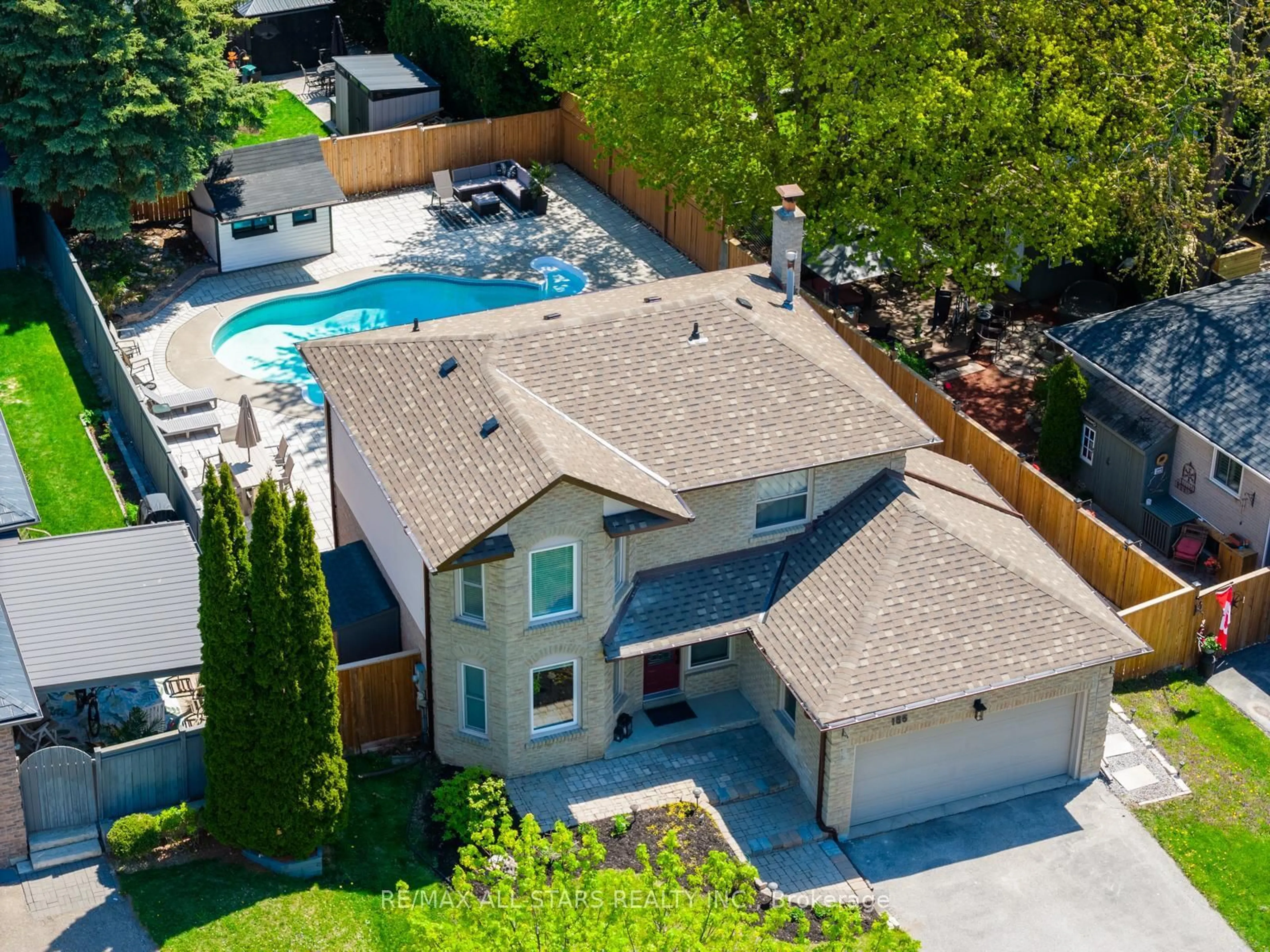 A pic from outside/outdoor area/front of a property/back of a property/a pic from drone, street for 155 Willow Lane, Newmarket Ontario L3Y 4J1