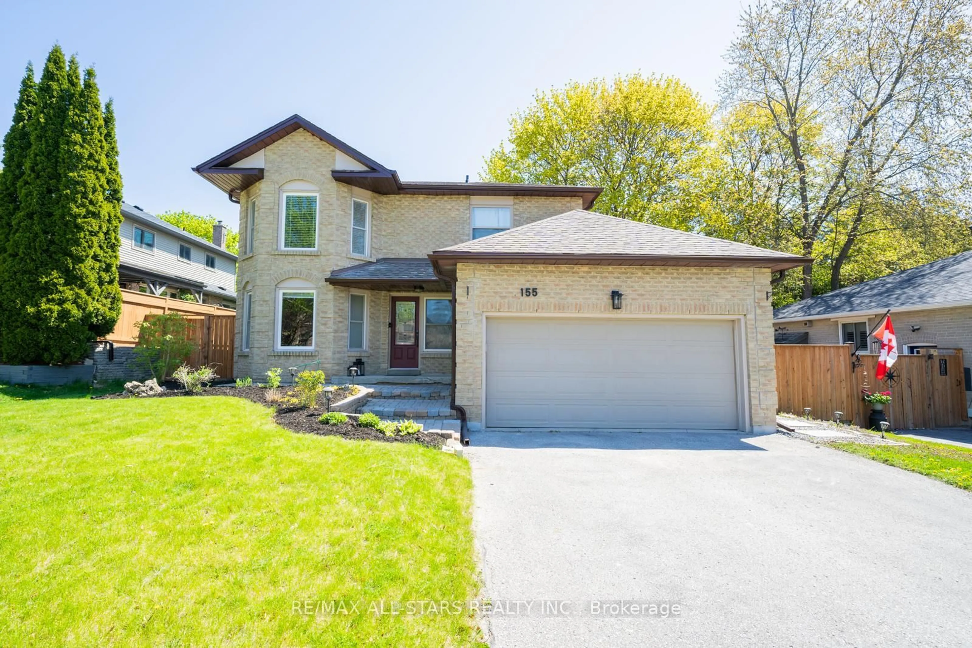 Home with brick exterior material, street for 155 Willow Lane, Newmarket Ontario L3Y 4J1