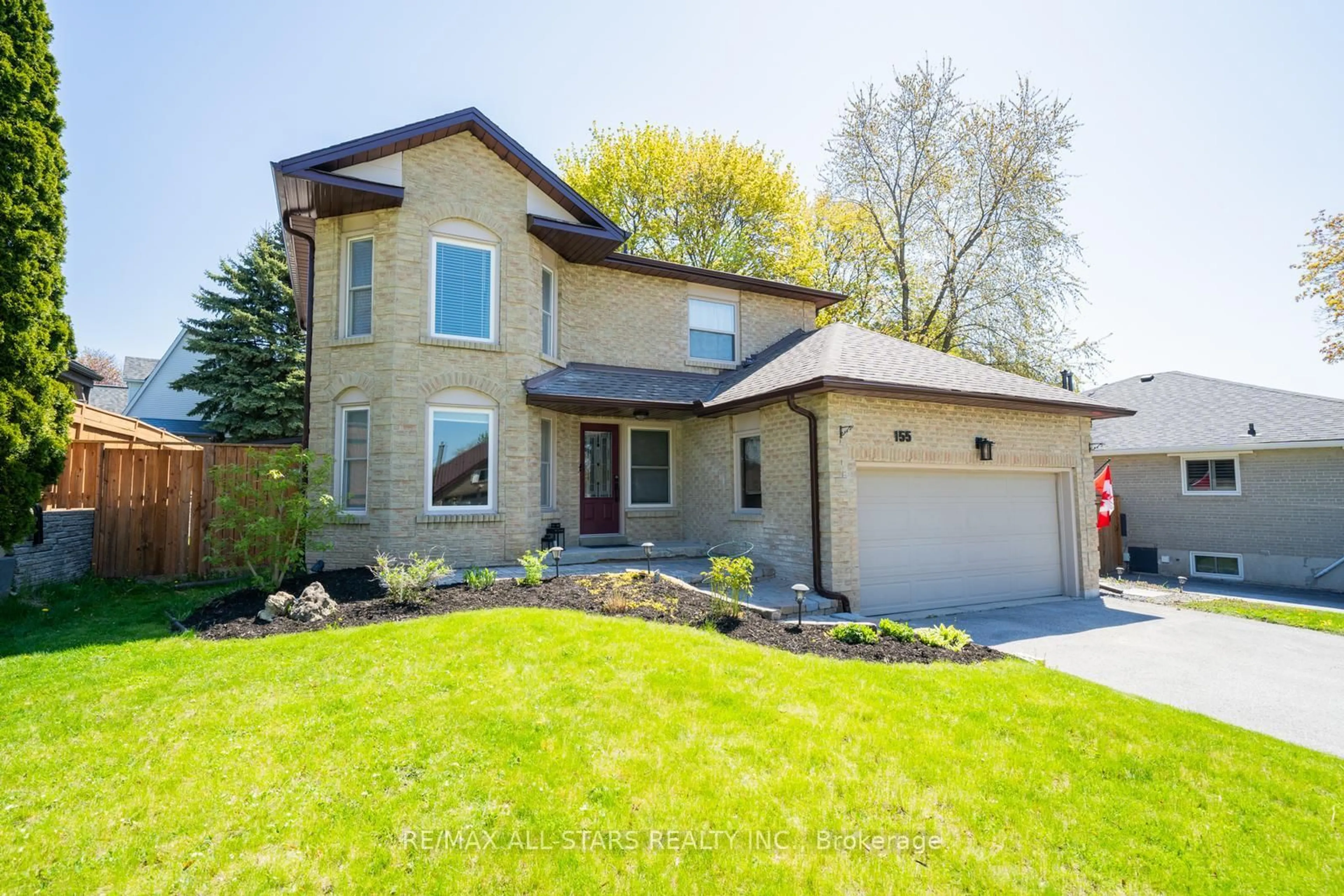 Home with brick exterior material, street for 155 Willow Lane, Newmarket Ontario L3Y 4J1