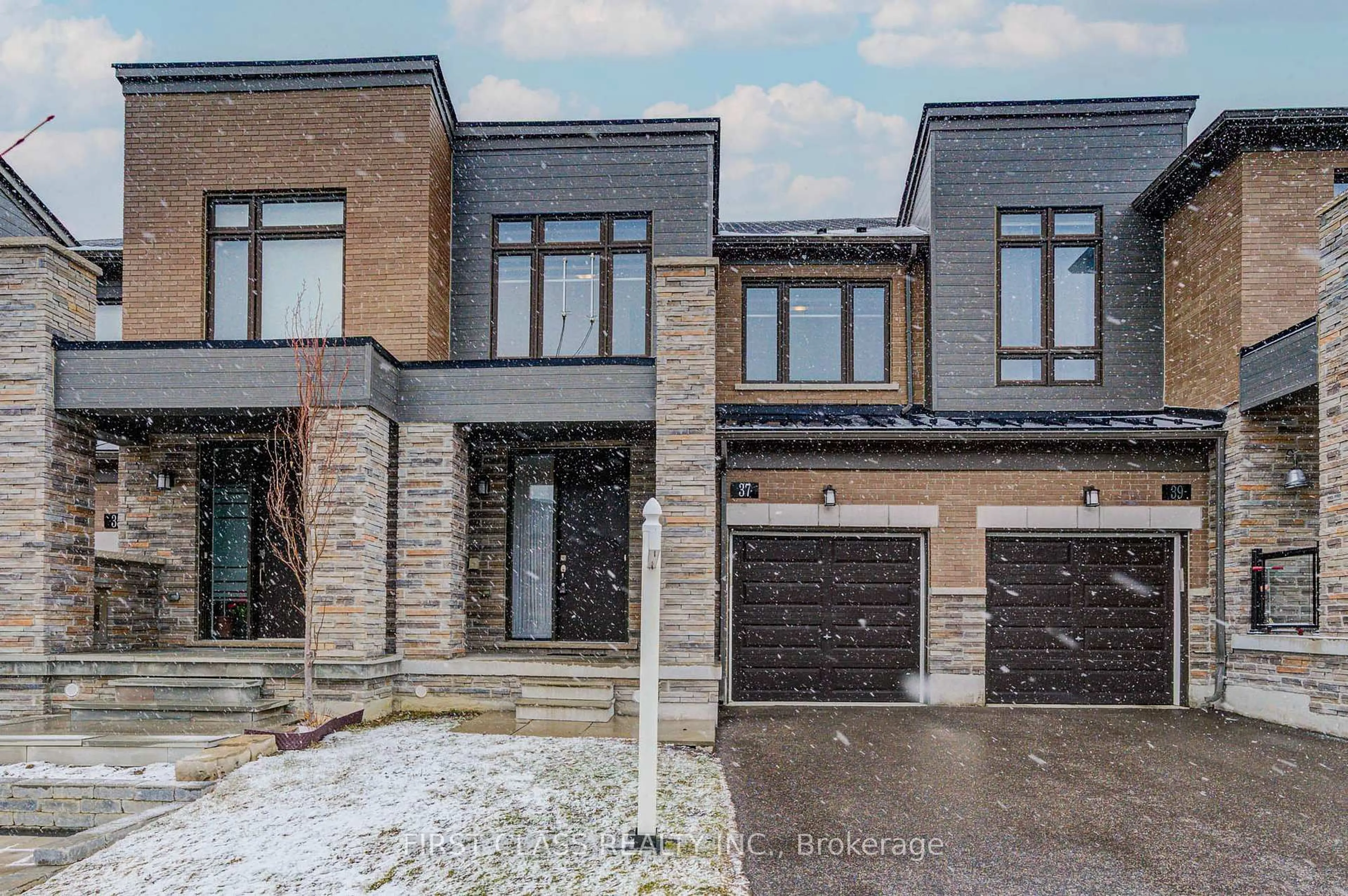 Home with brick exterior material, street for 37 Badgerow Way, Aurora Ontario L4G 0Z5
