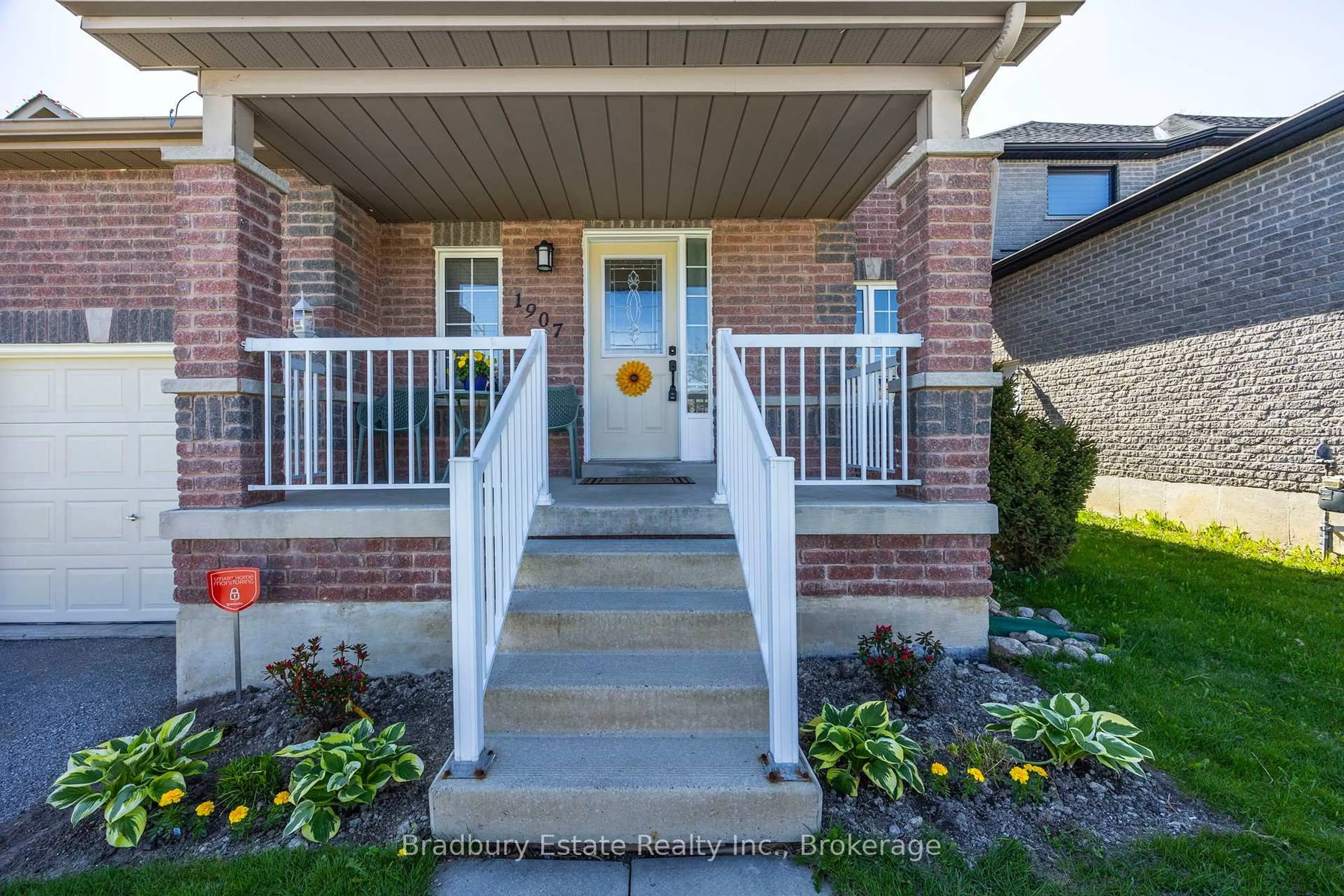 Unknown for 1907 Swan St, Innisfil Ontario L9S 0B3