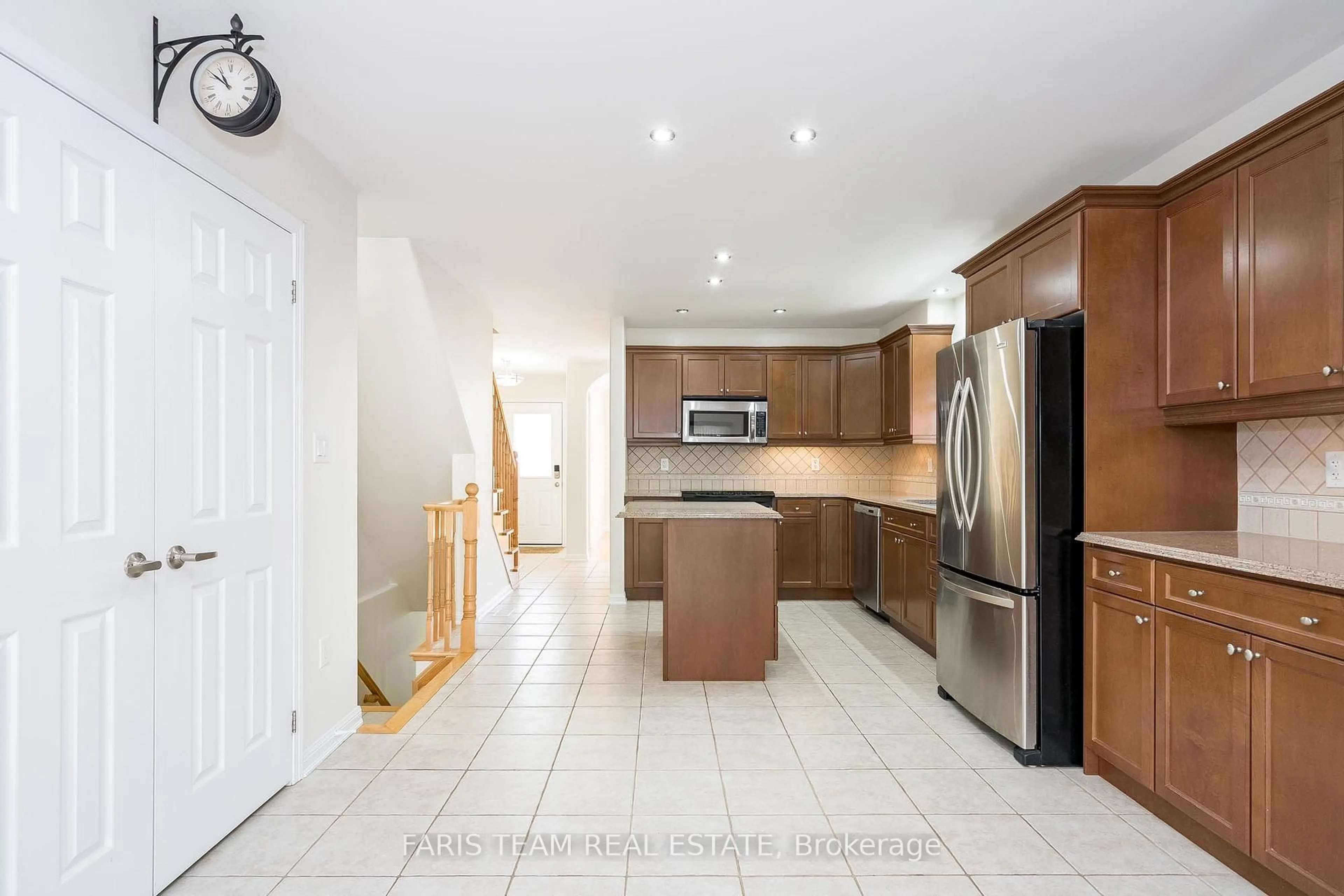Open concept kitchen, ceramic/tile floor for 172 John W Taylor Ave, New Tecumseth Ontario L9R 0E4