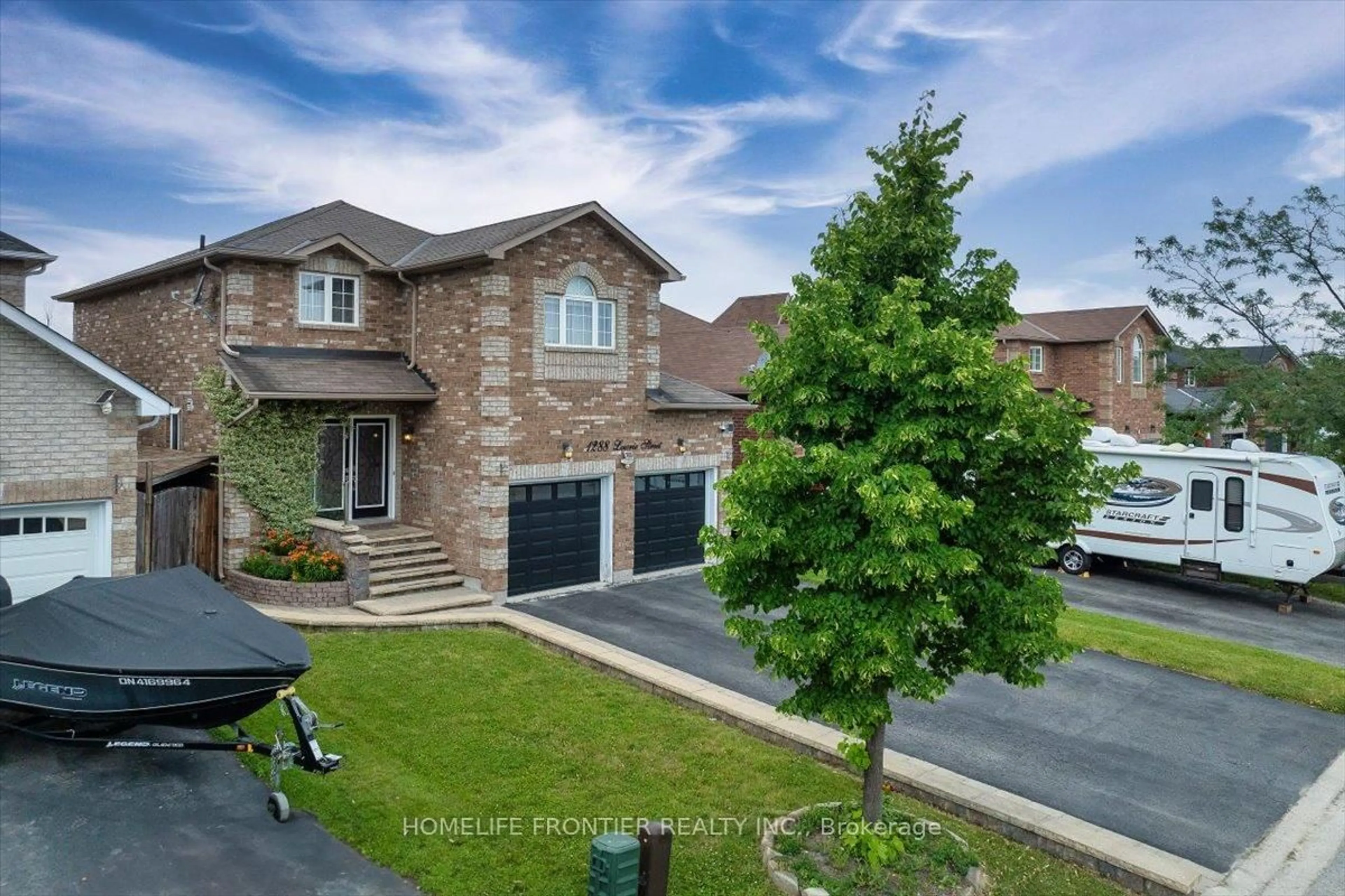 A pic from outside/outdoor area/front of a property/back of a property/a pic from drone, street for 1288 Lowrie St, Innisfil Ontario L9S 0E6