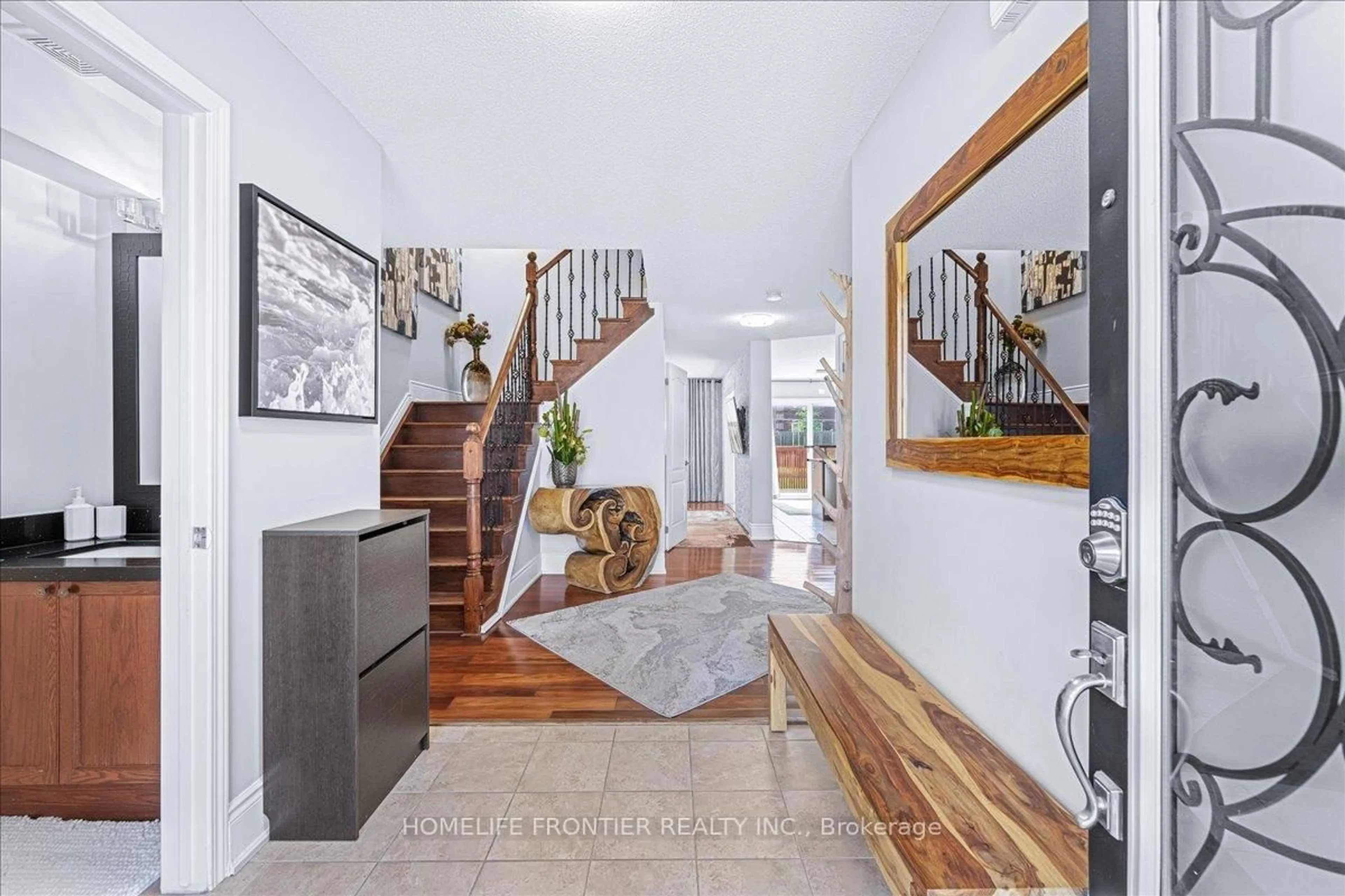 Indoor entryway for 1288 Lowrie St, Innisfil Ontario L9S 0E6