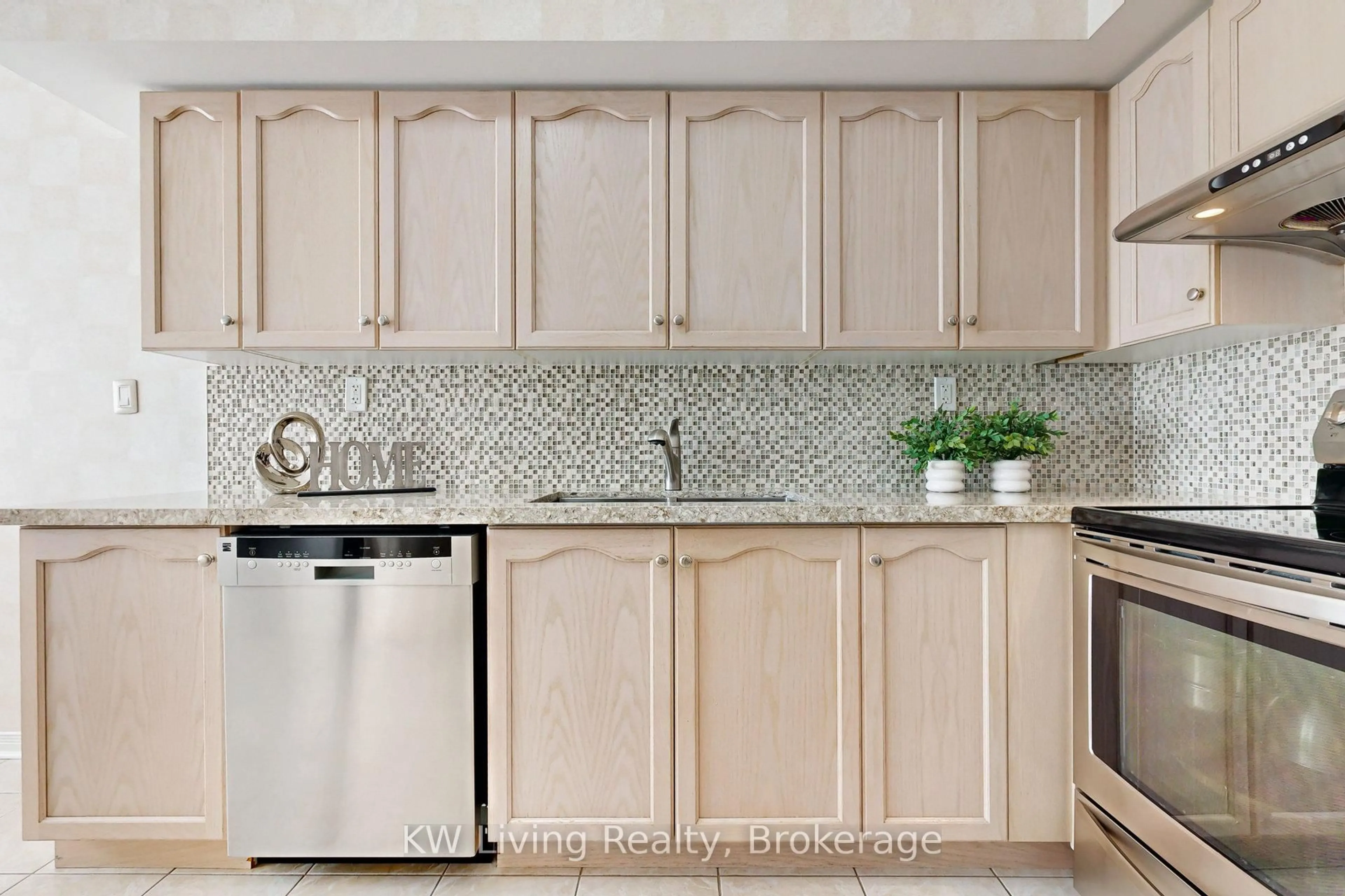 Contemporary kitchen, ceramic/tile floor for 95 Beresford Dr, Richmond Hill Ontario L4B 4J5