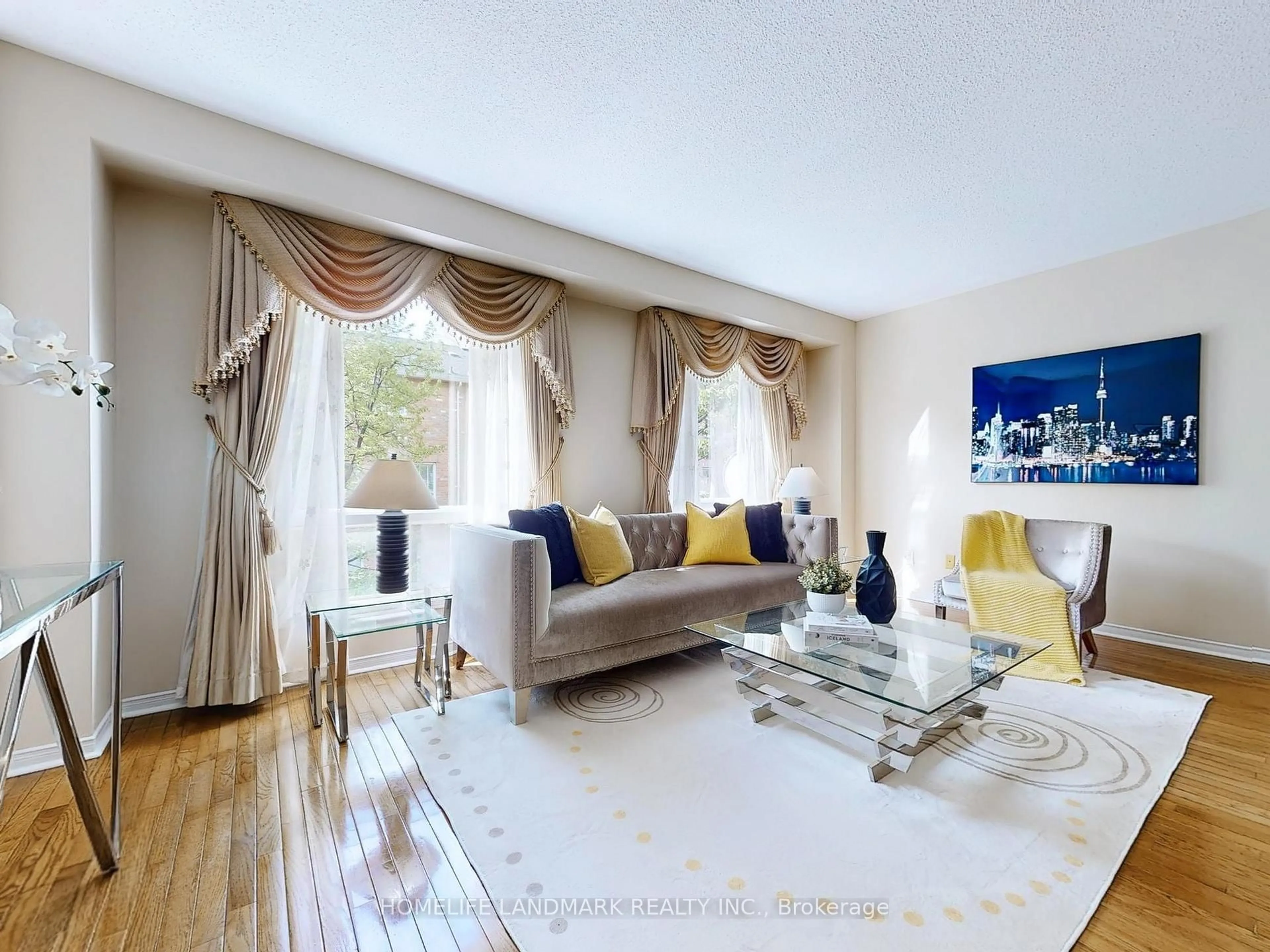 Living room with furniture, unknown for 44 Vanity Cres, Richmond Hill Ontario L4B 4E5