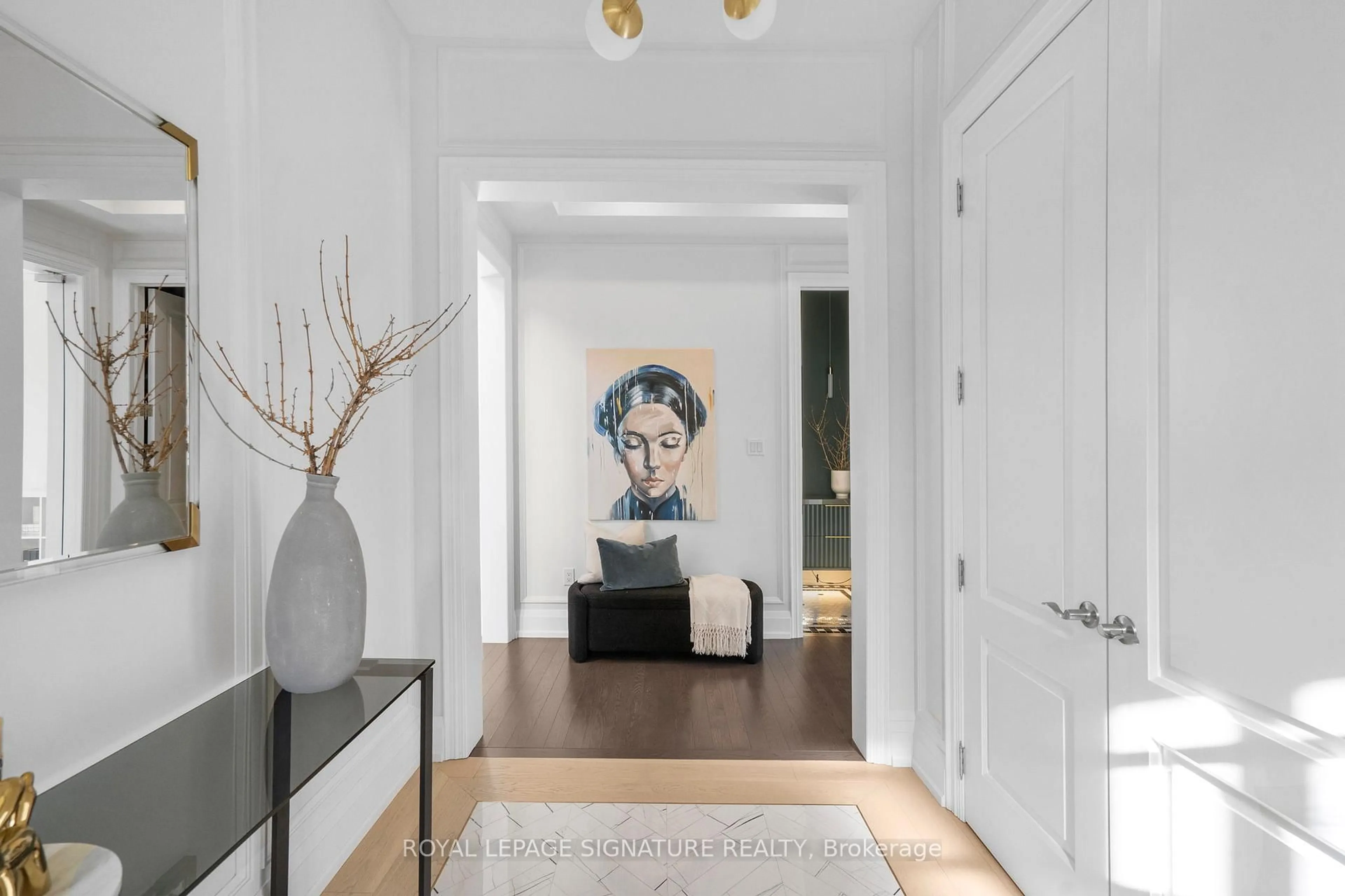 Indoor entryway for 28 Lake Lenora Ave, King Ontario L7B 0P7